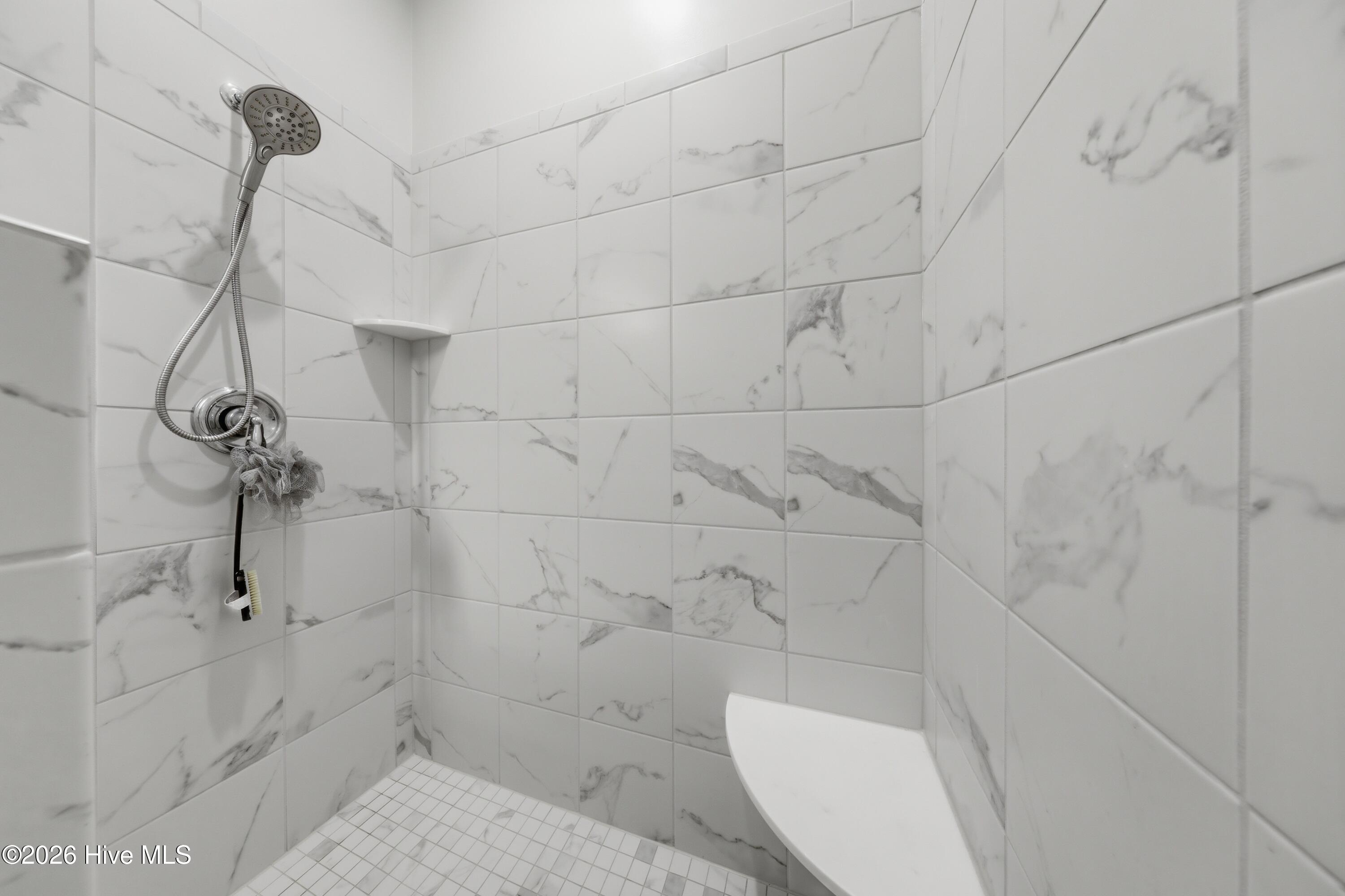 100568121 | Photo 23