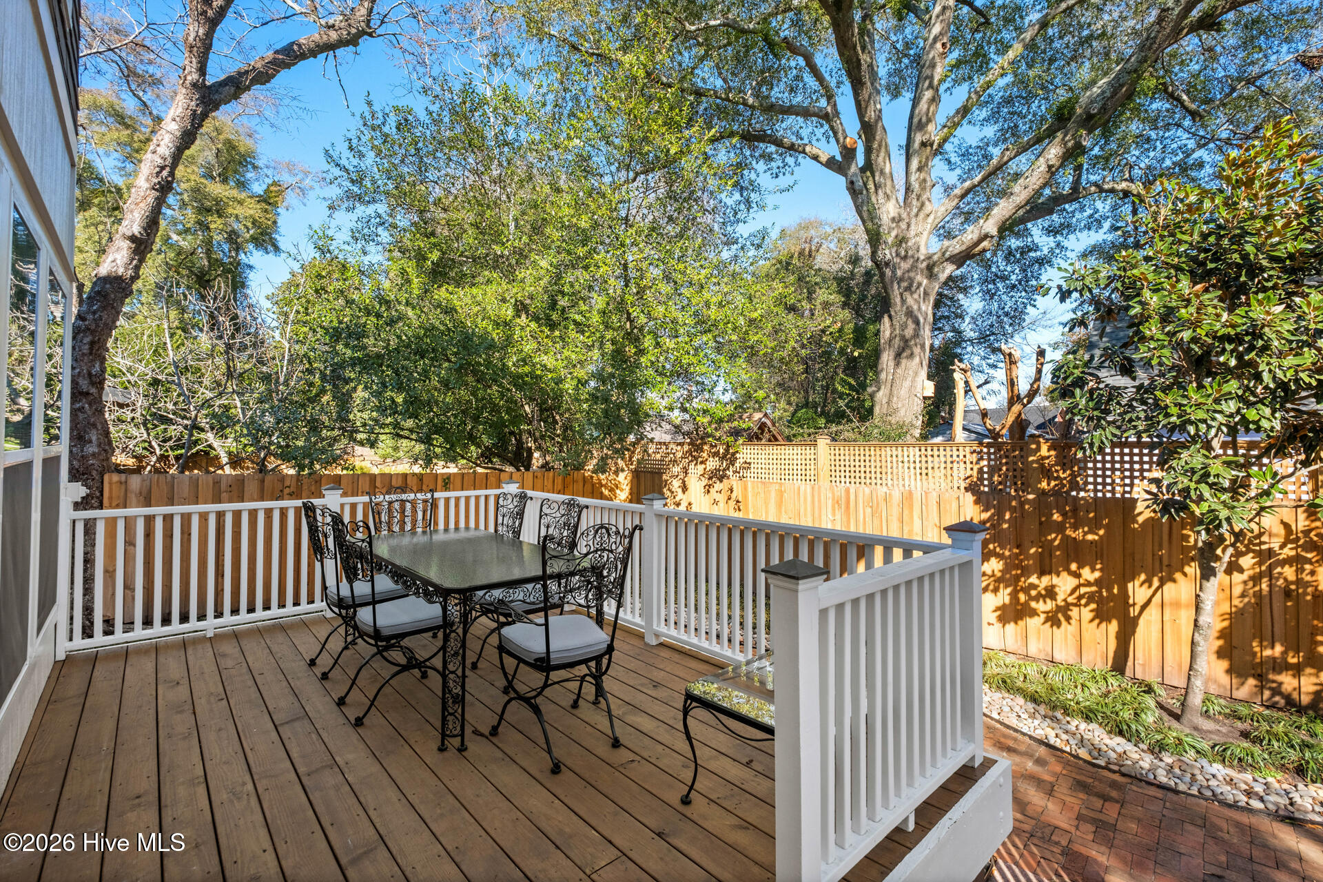 100556093 | Photo 47