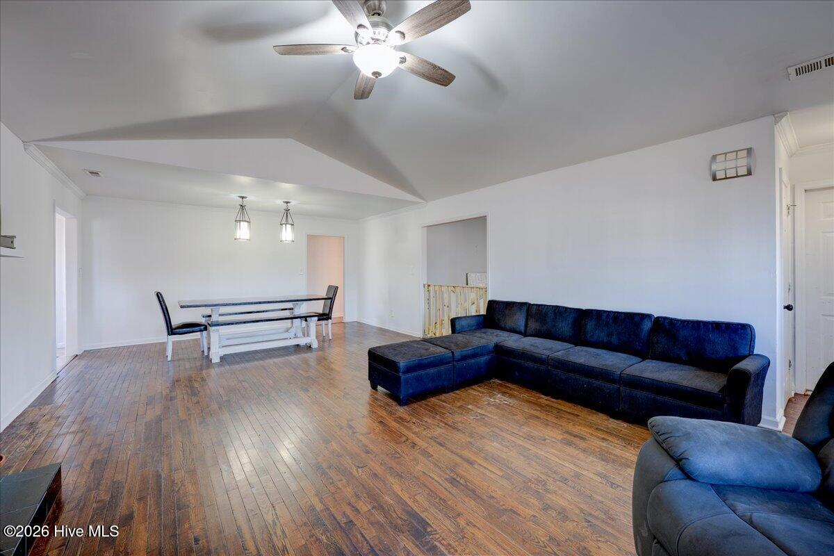 100548576 | Photo 12