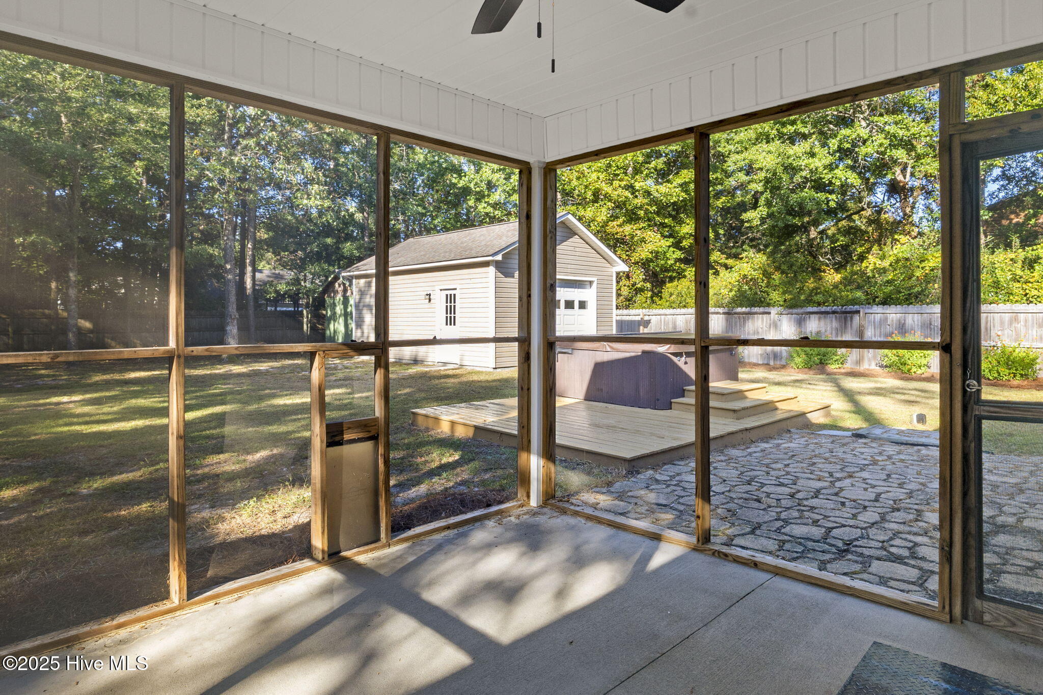 100533353 | Photo 25