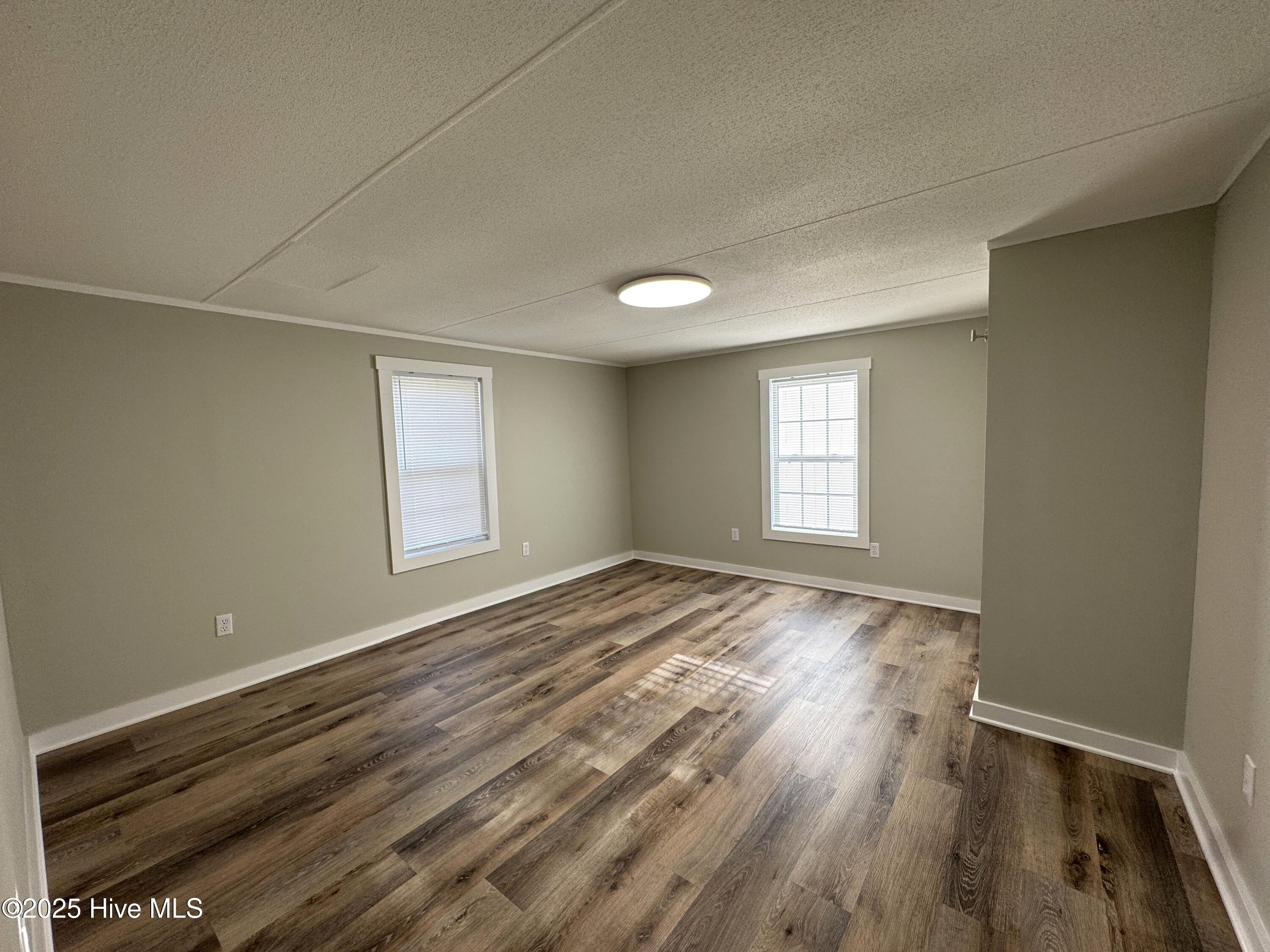 100545185 | Photo 18