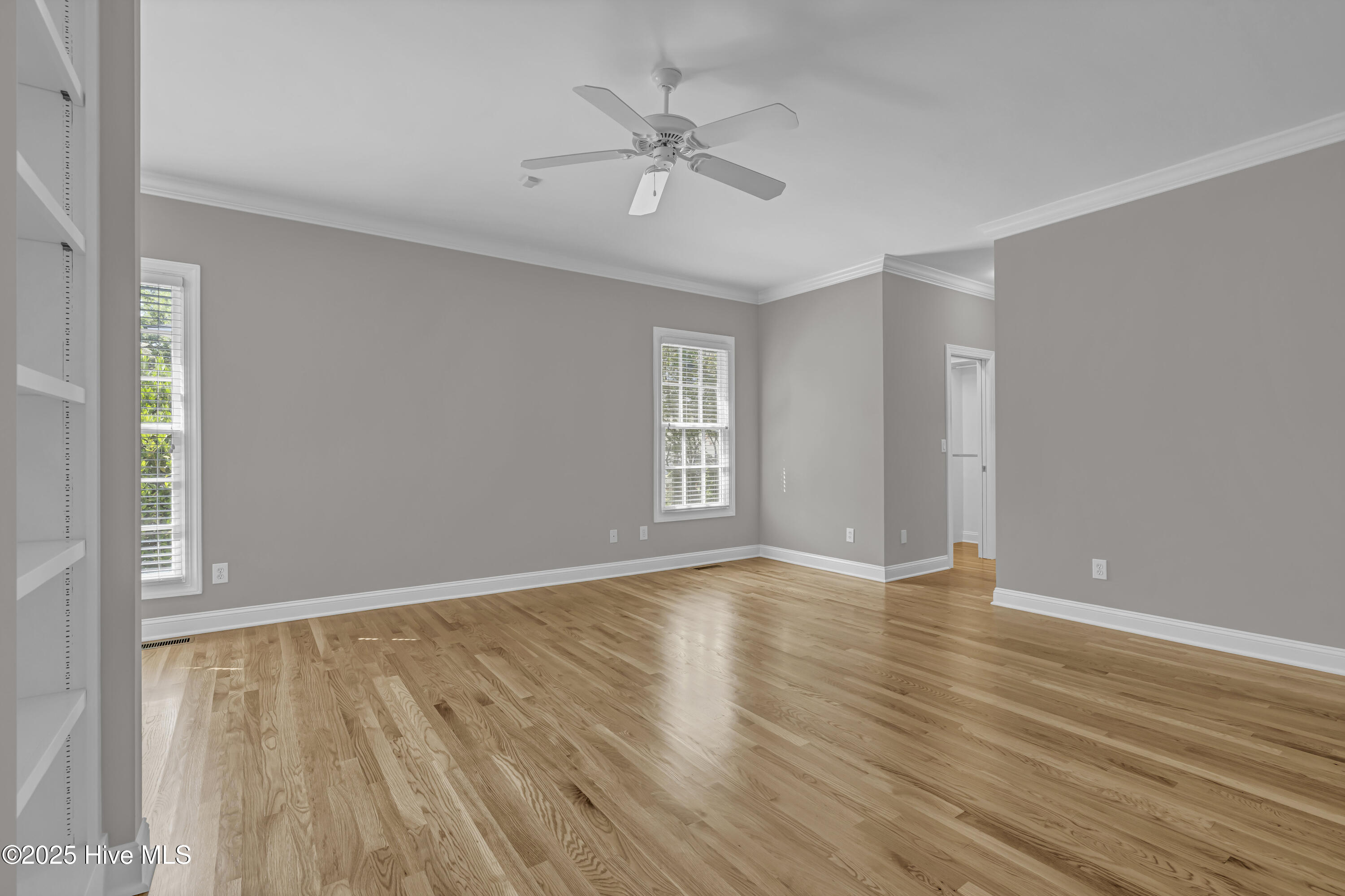 100565717 | Photo 26