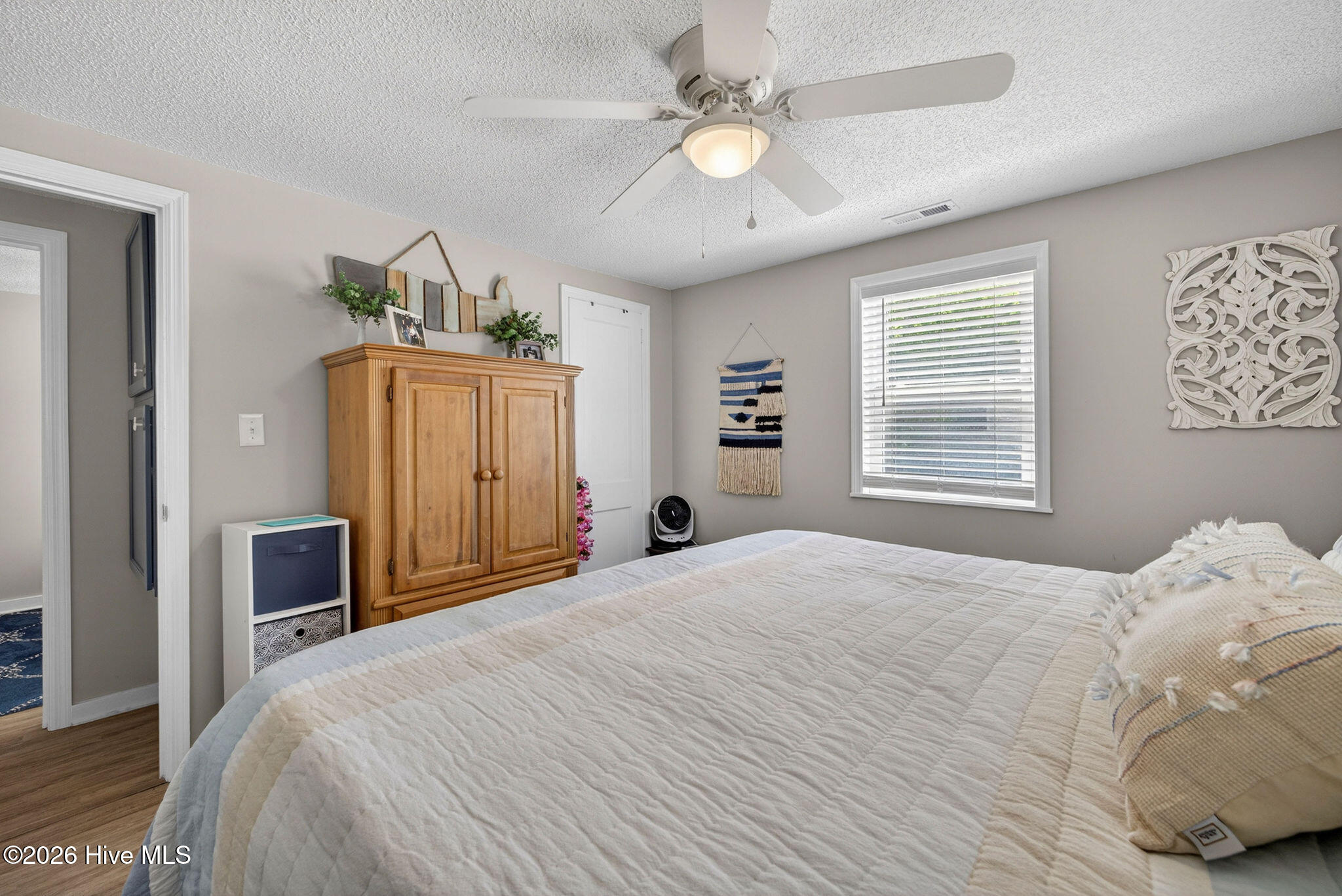 100570164 | Photo 28