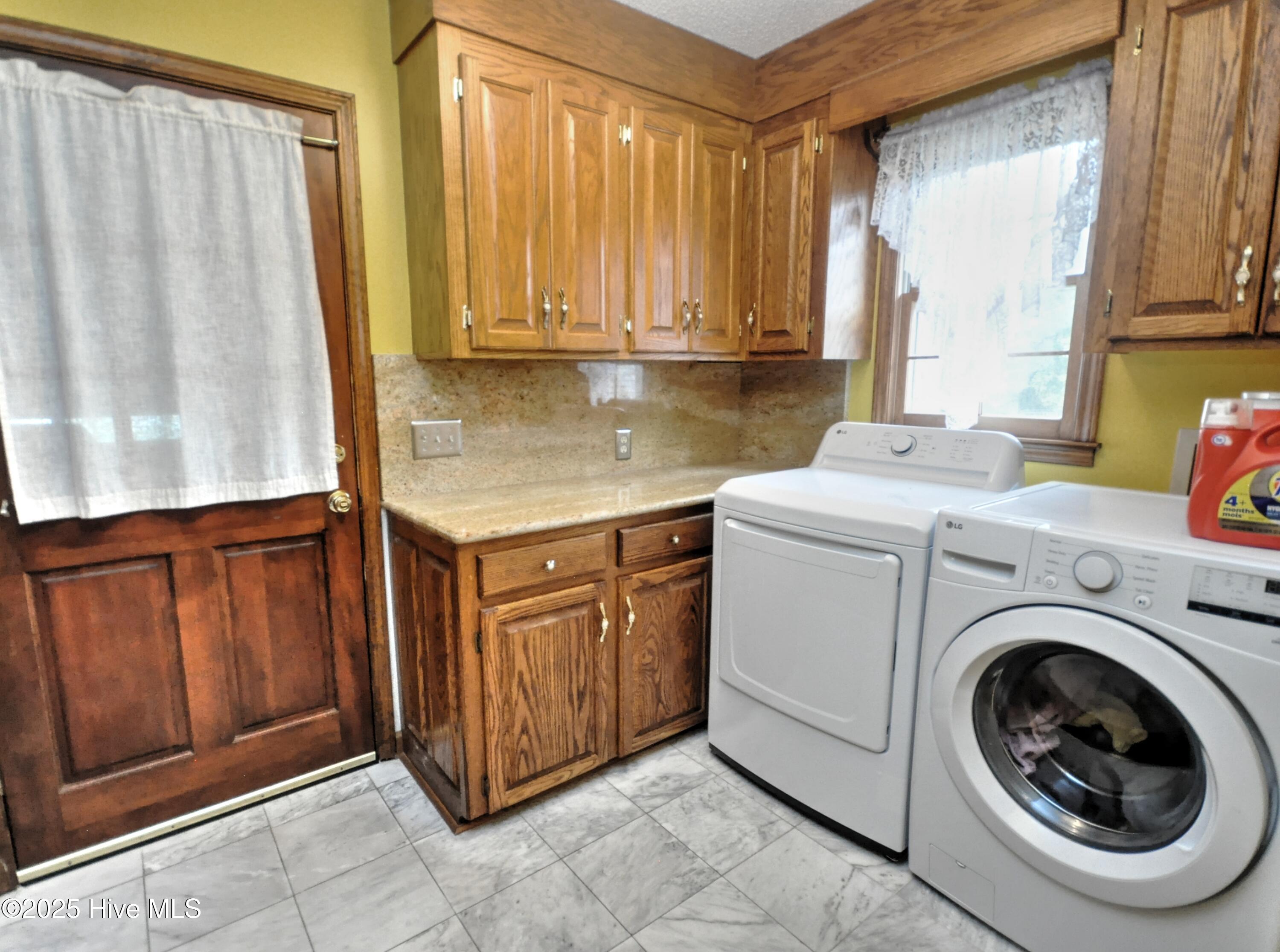 100546216 | Photo 34