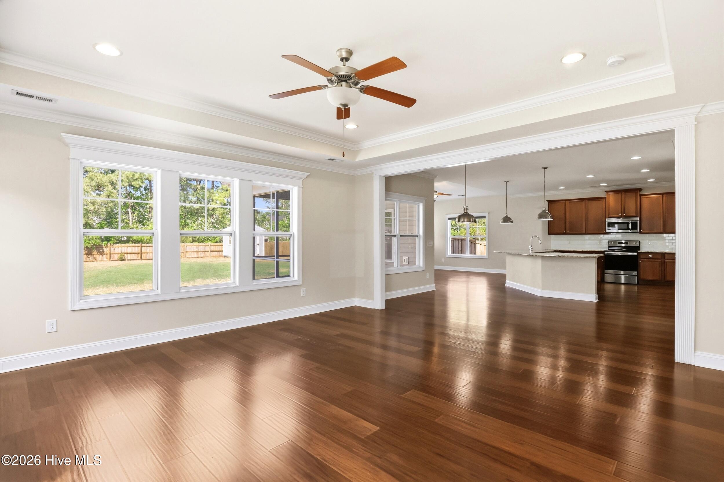 100569352 | Photo 10