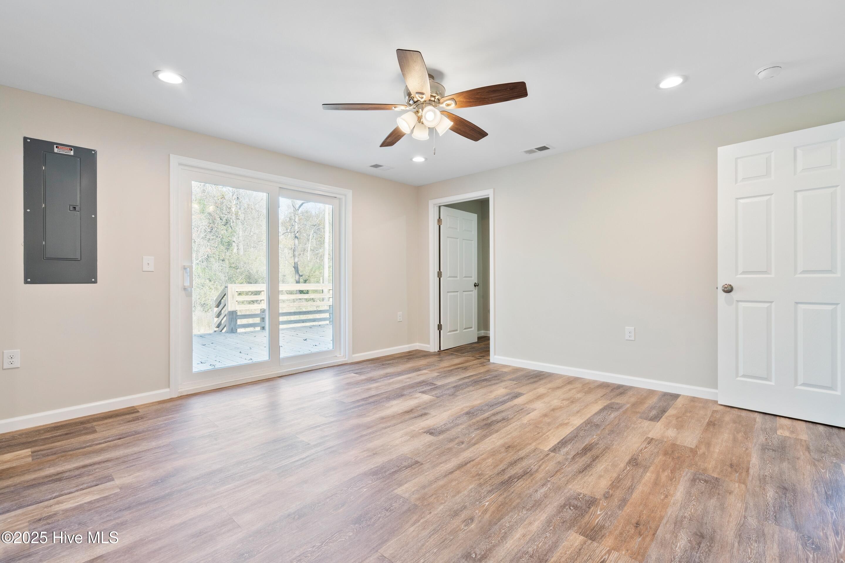 100545908 | Photo 17