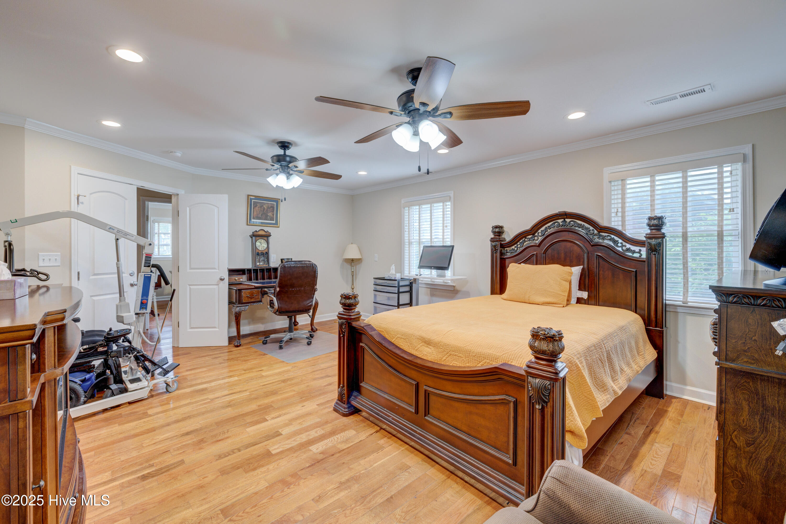 100523931 | Photo 33