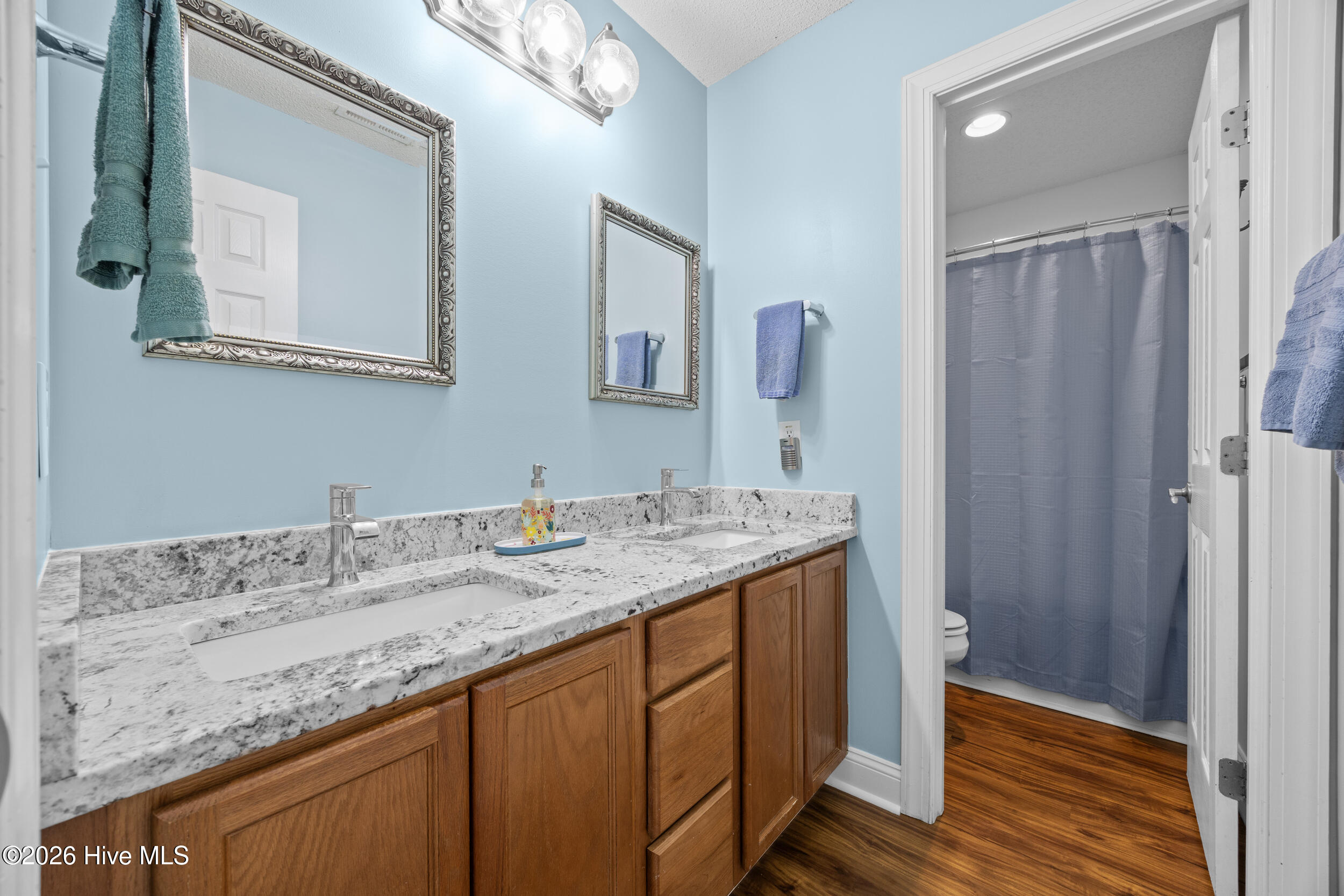 100567531 | Photo 37