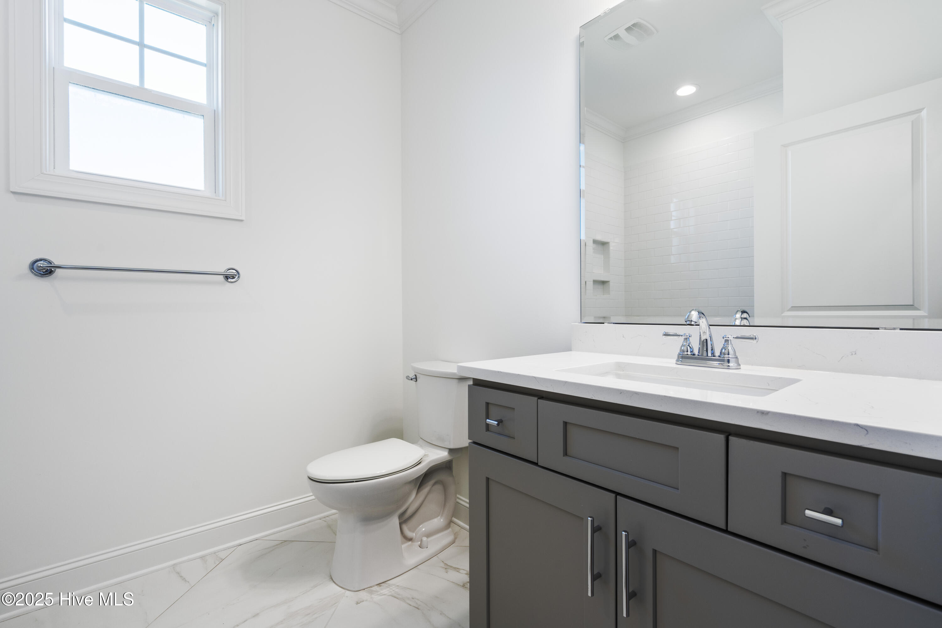 100522152 | Photo 33