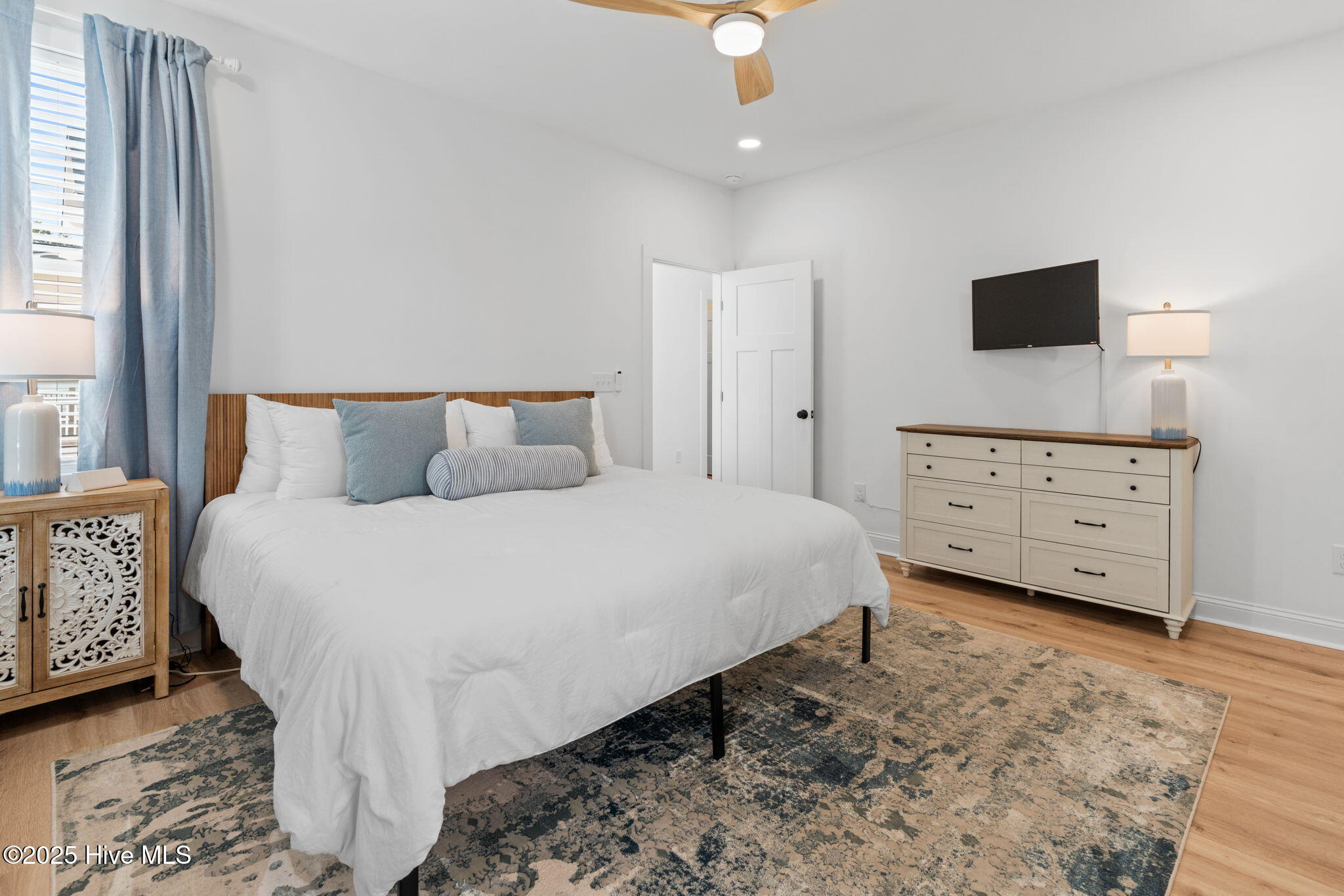 100548634 | Photo 46