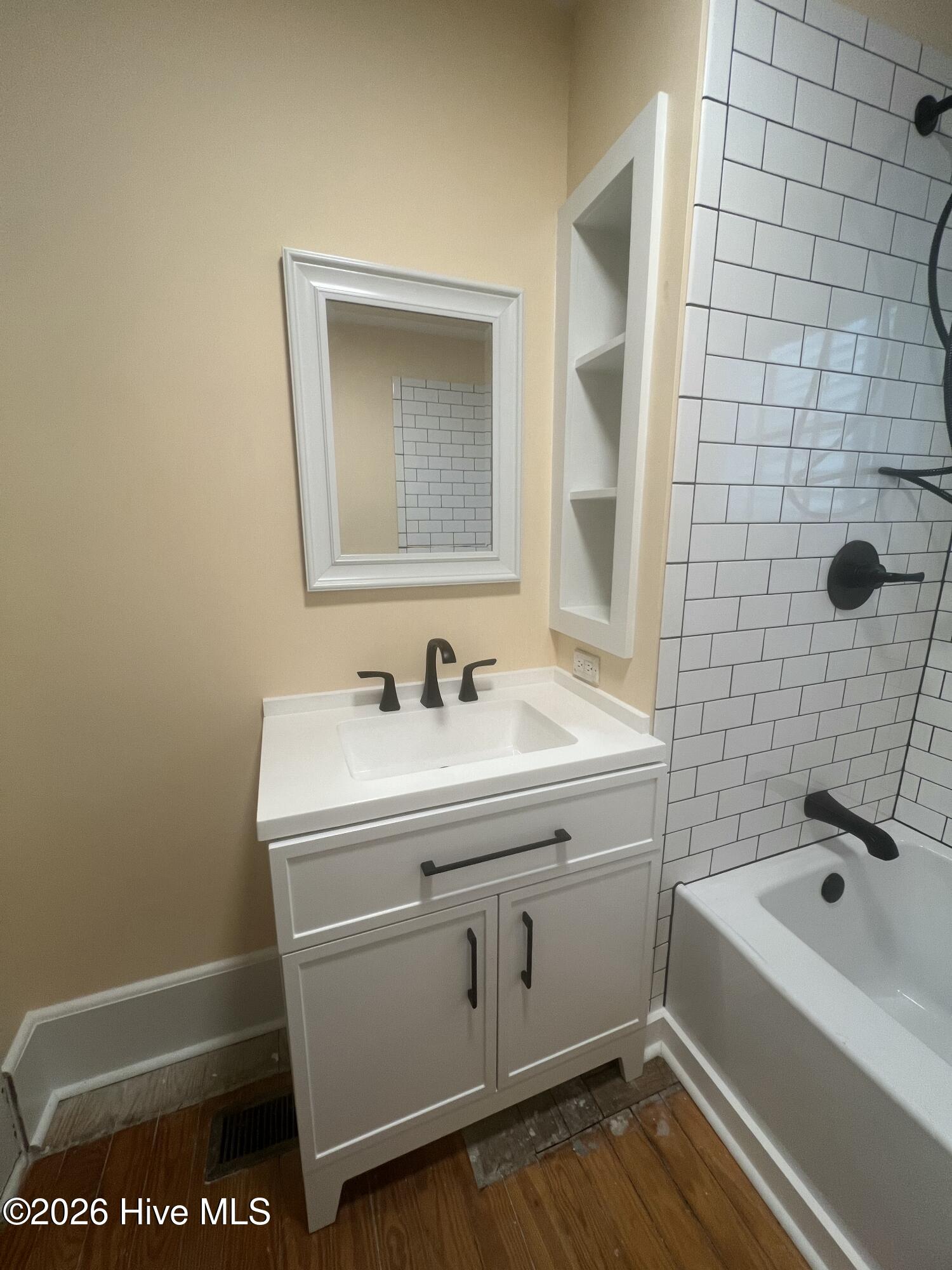 100555003 | Photo 15