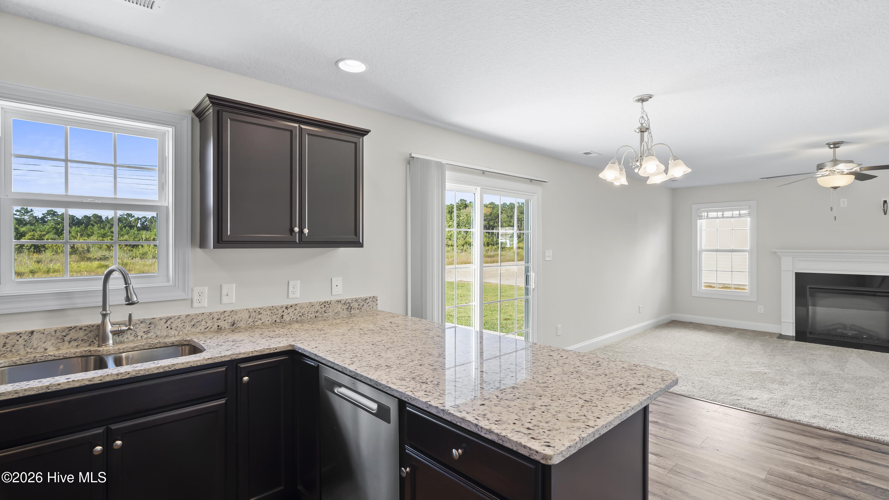 100563871 | Photo 13