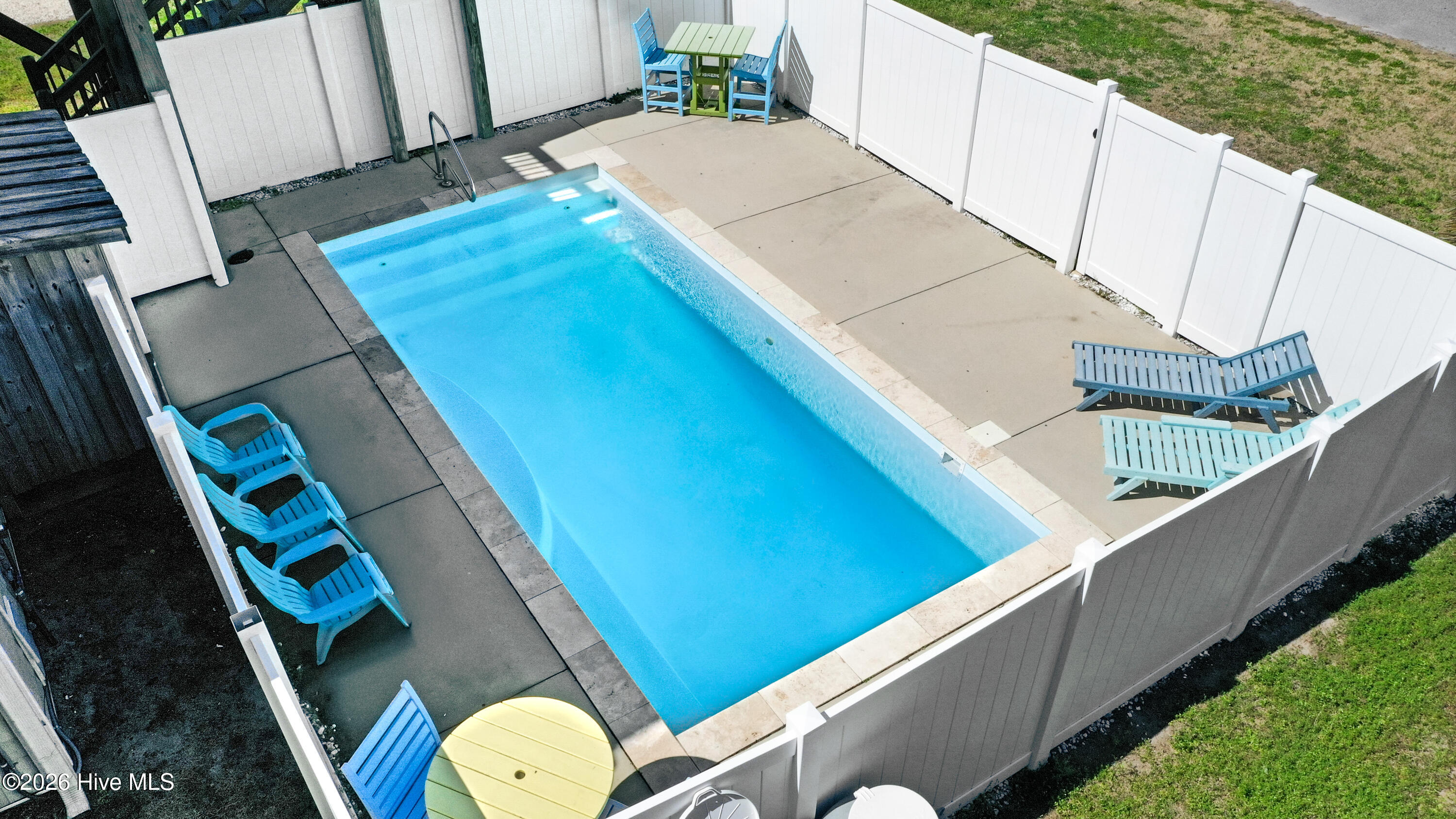 100559686 | Photo 12