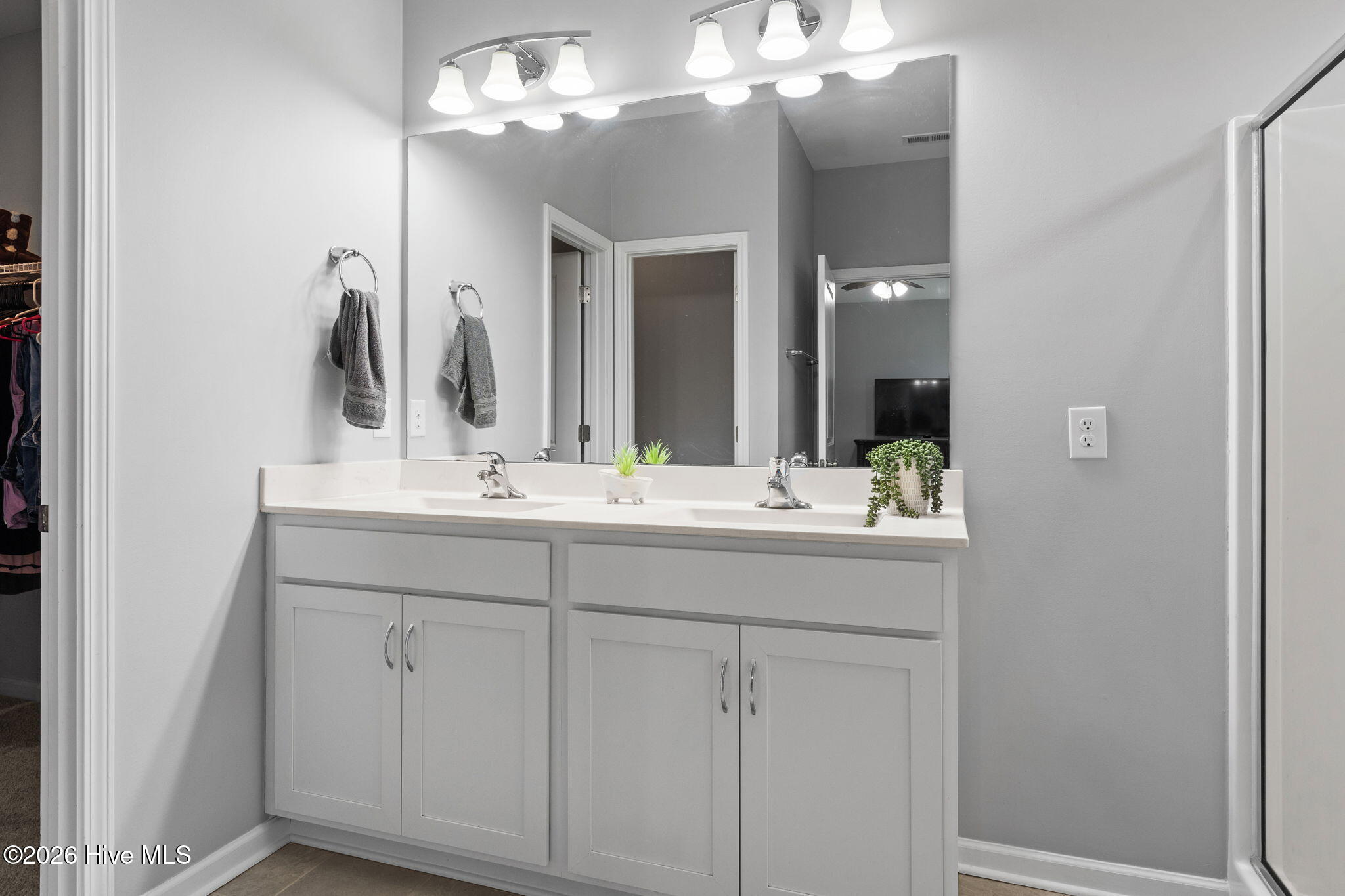 100559689 | Photo 19