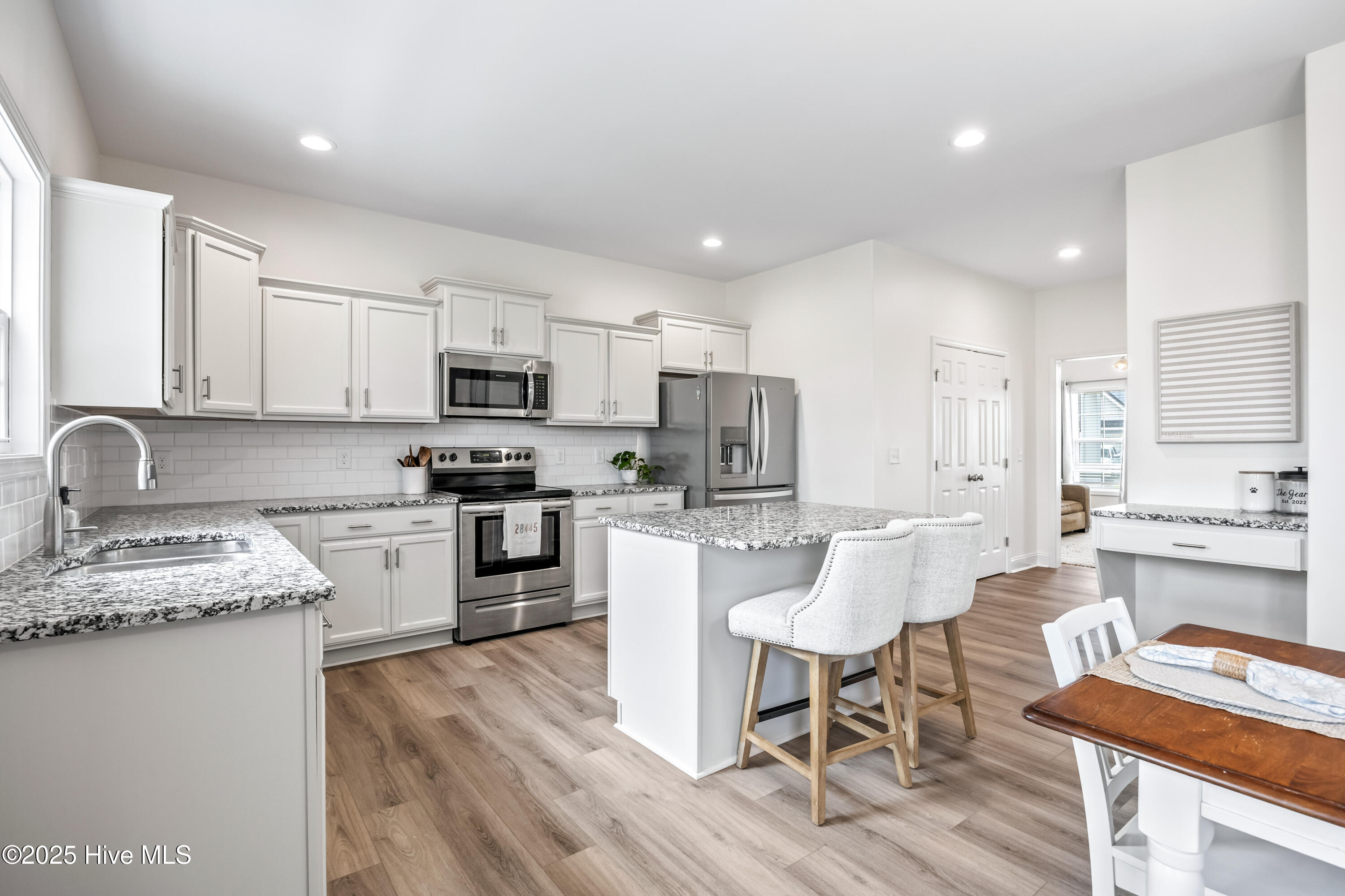 100559714 | Photo 13