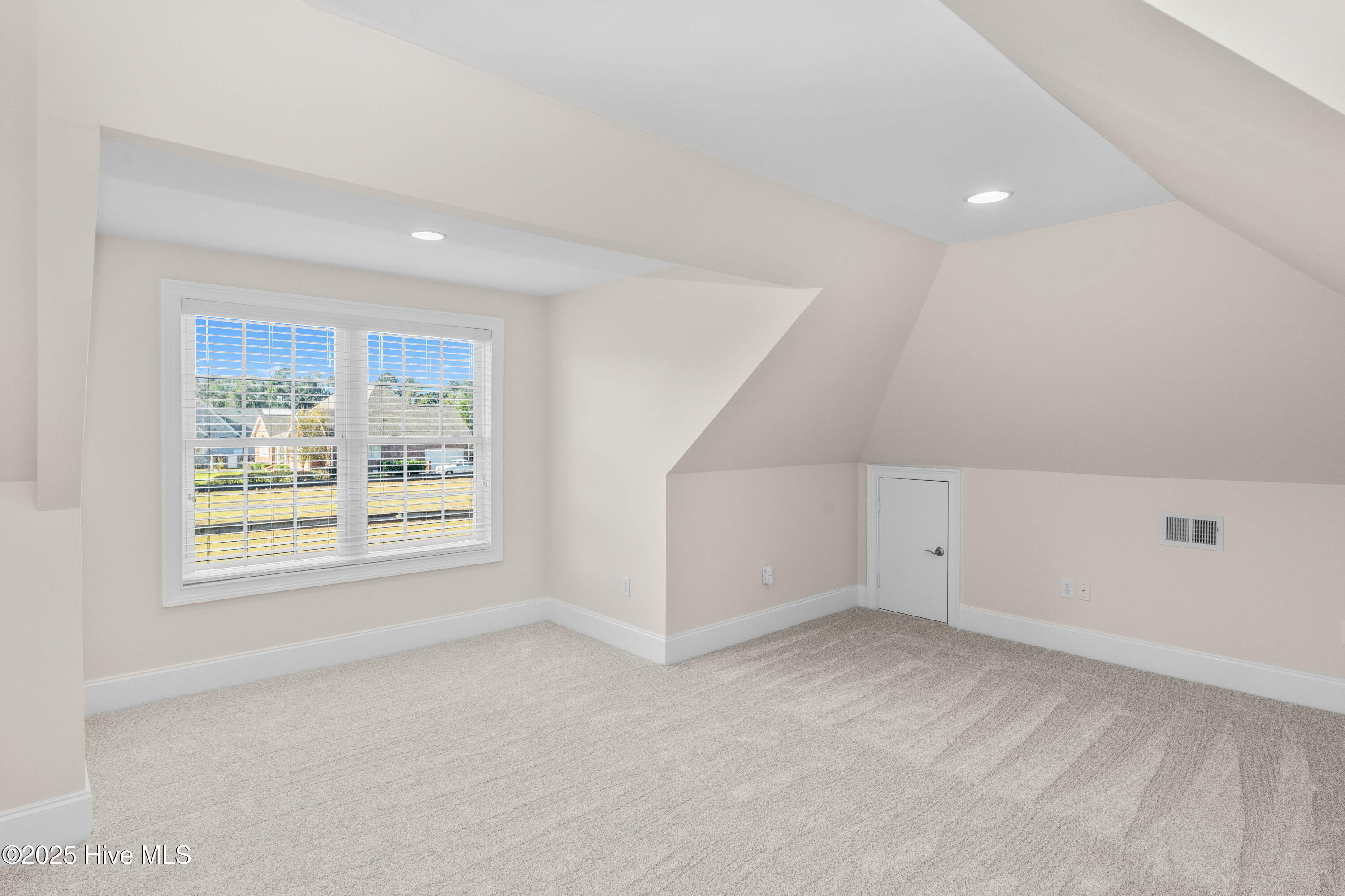 100537525 | Photo 44