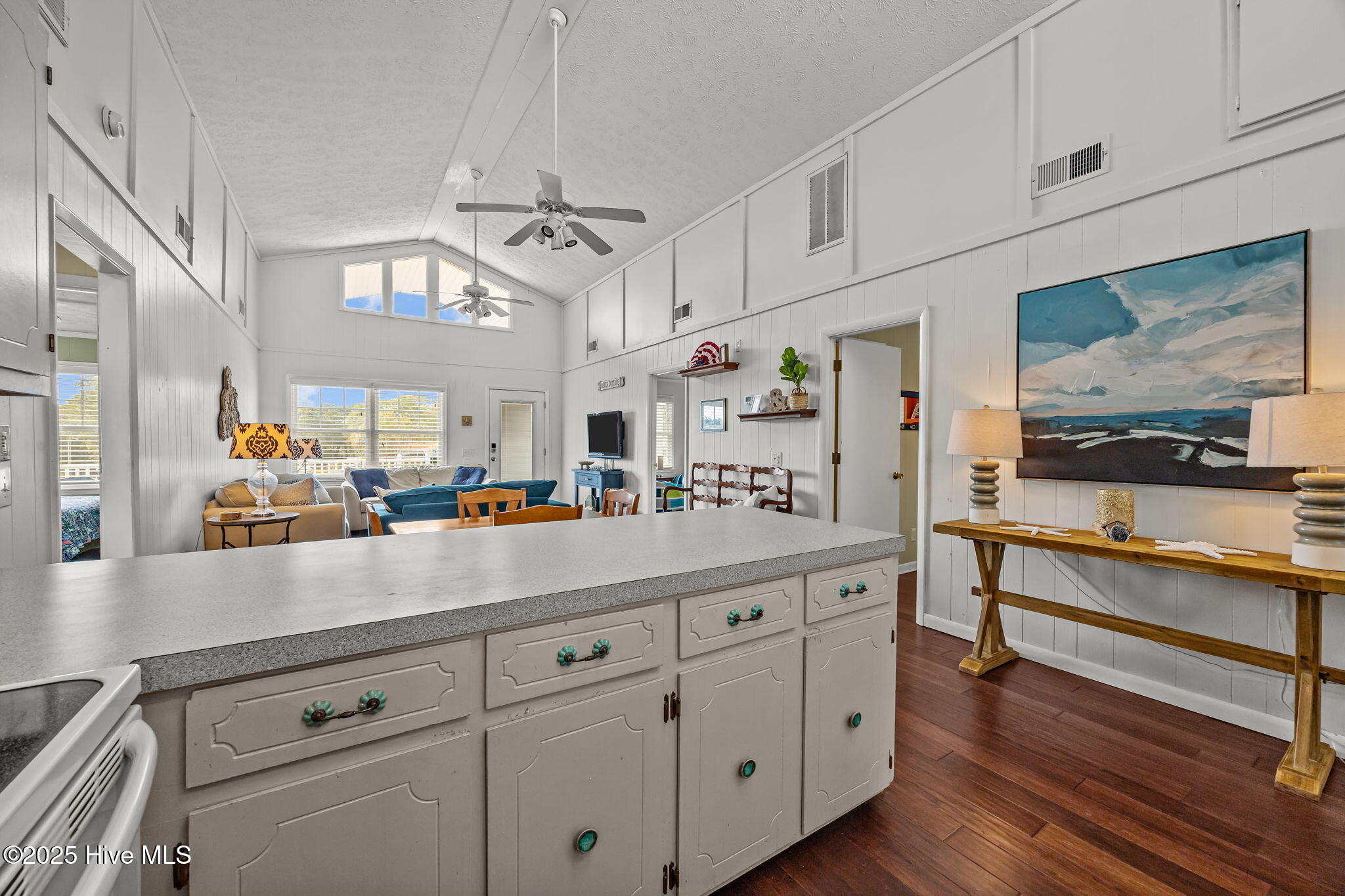 100543033 | Photo 16