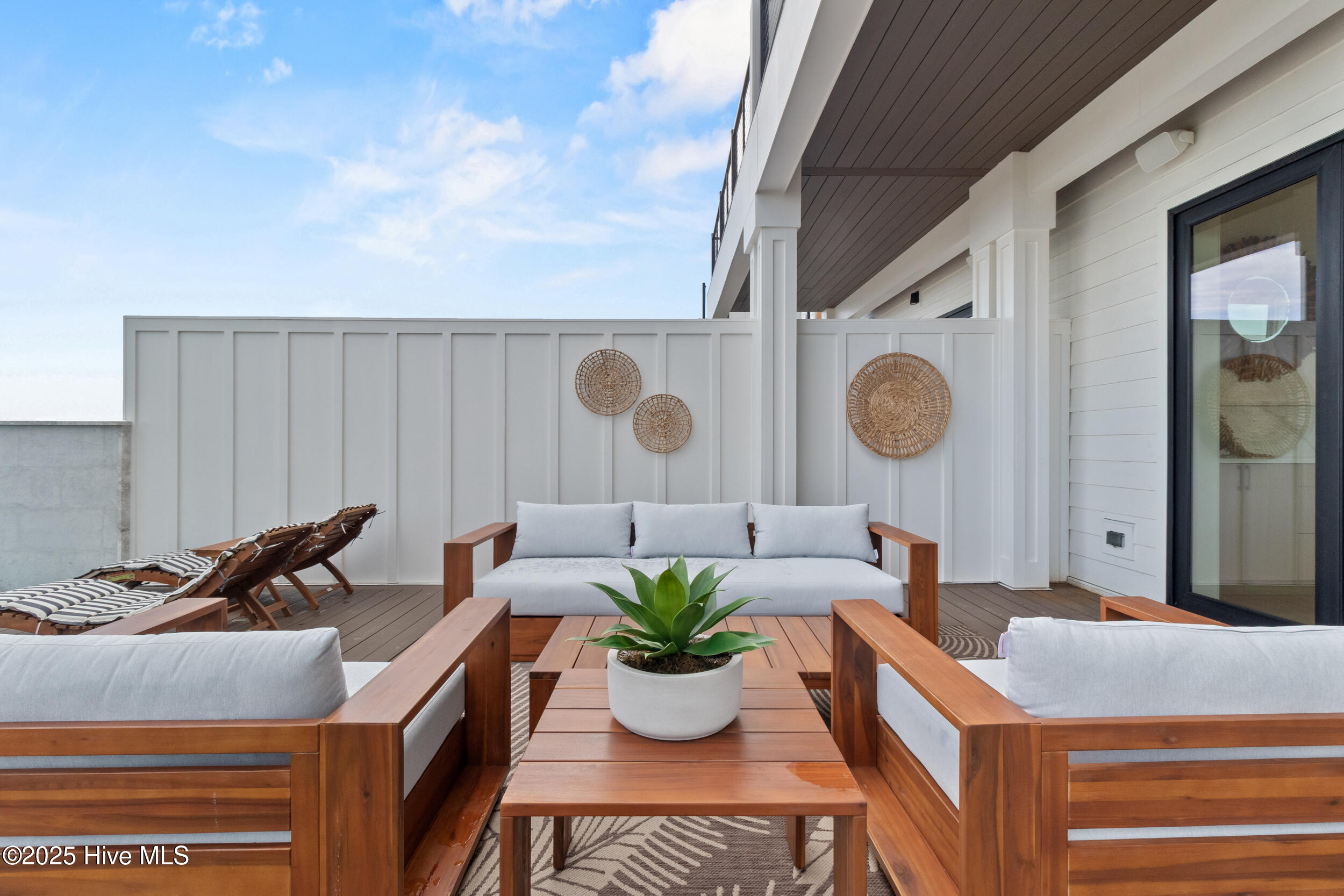 100537057 | Photo 55