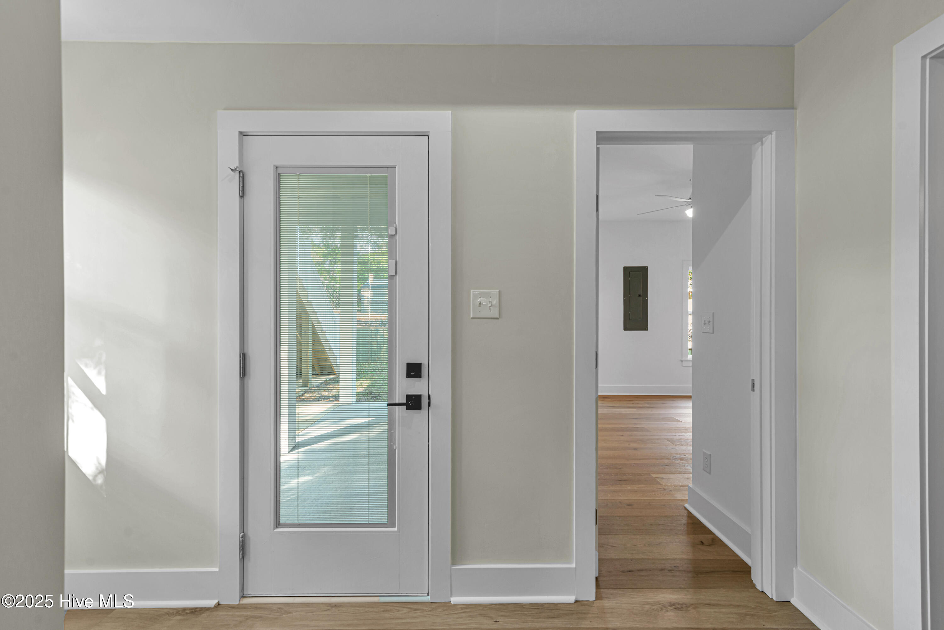 100542674 | Photo 16