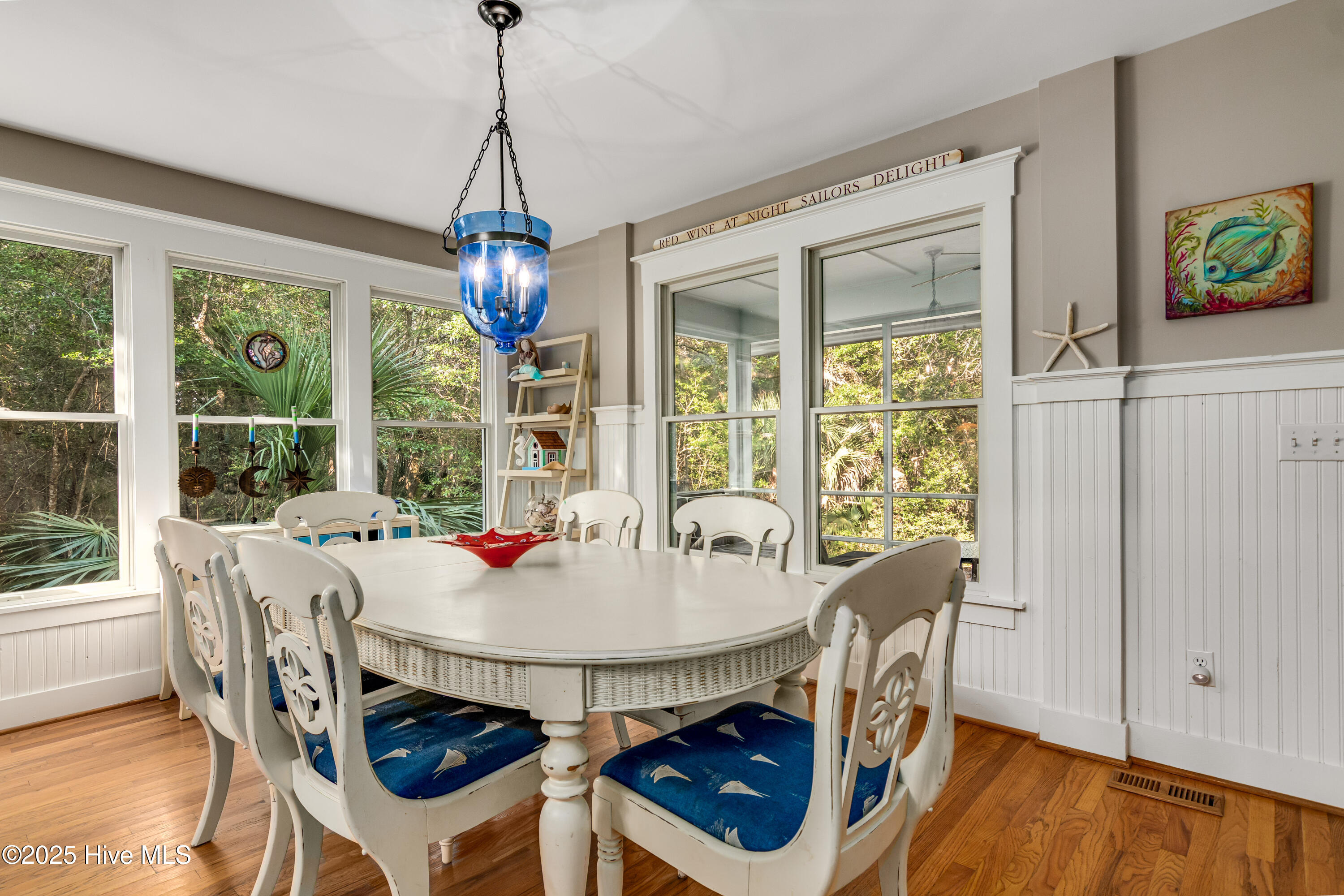 100510045 | Photo 14