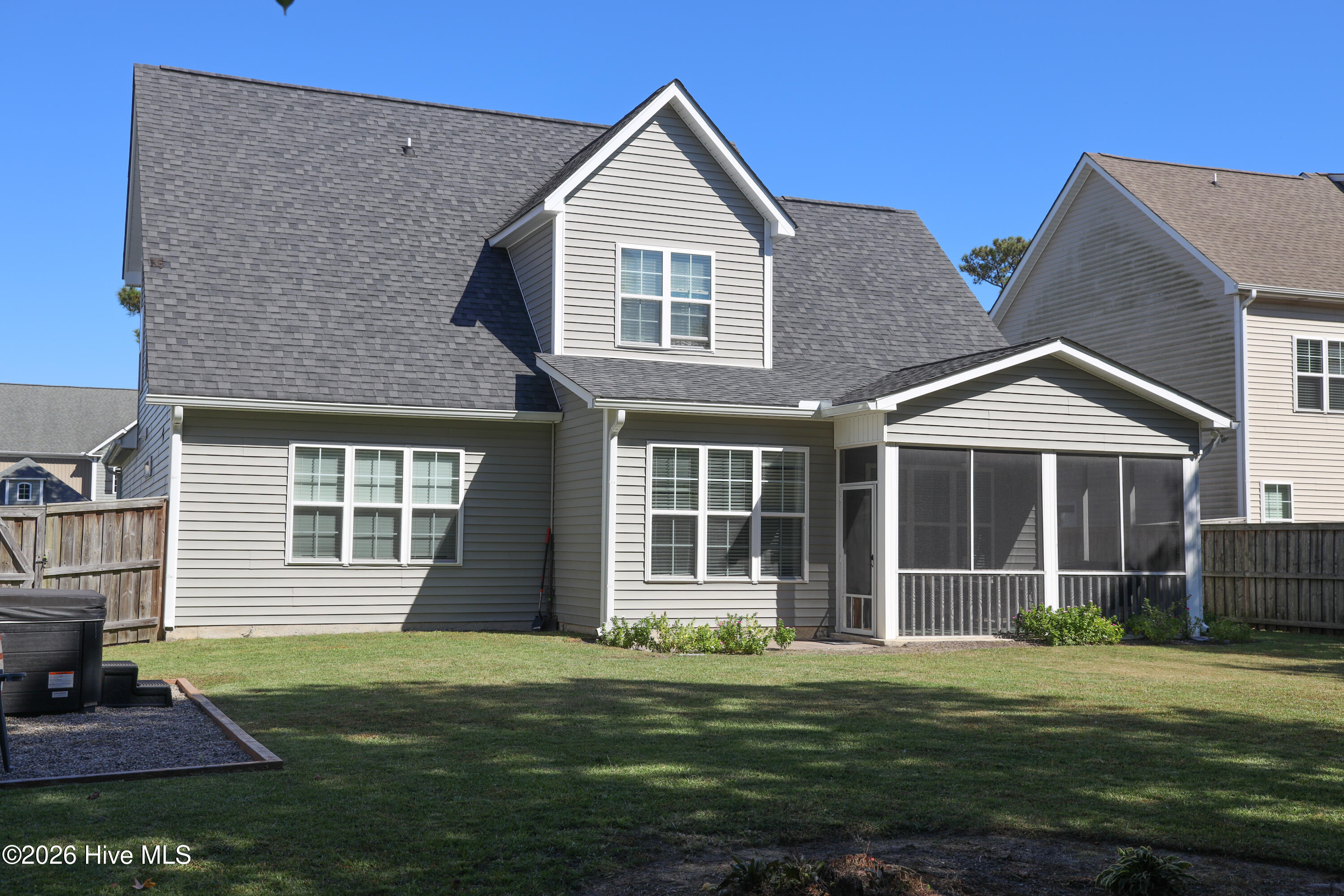 100569259 | Photo 76