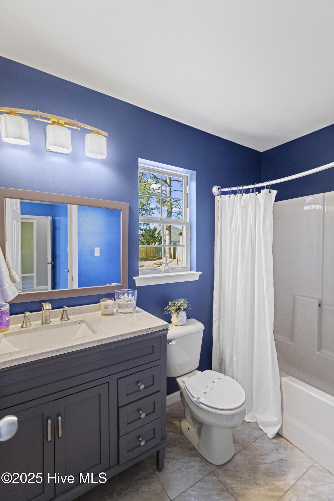 100547038 | Photo 23