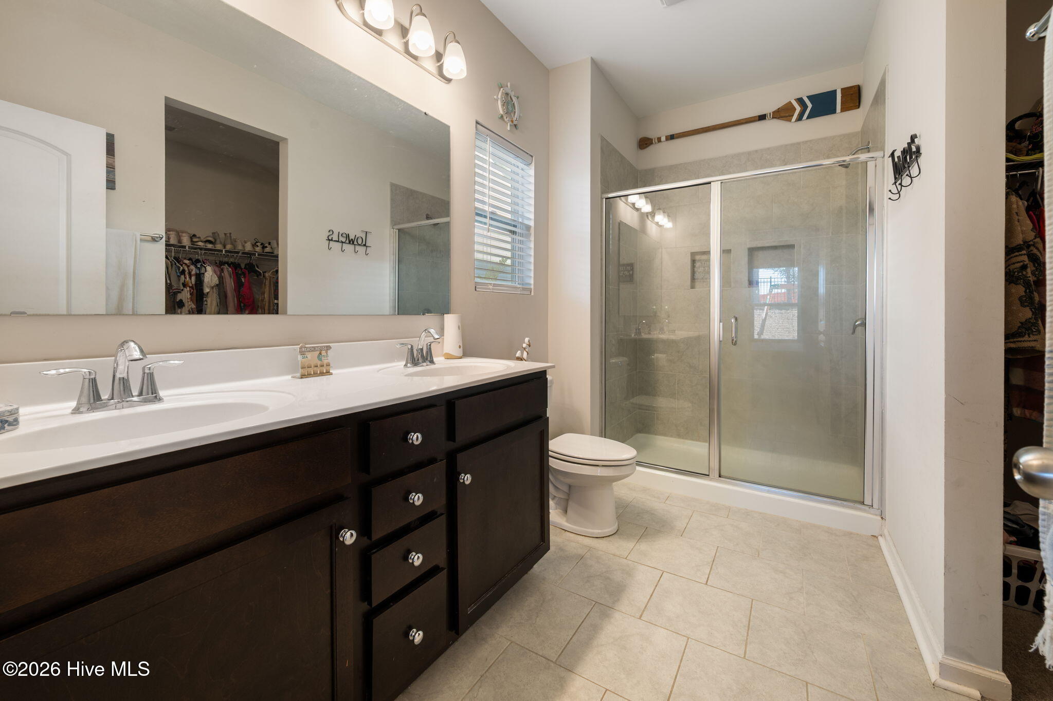 100549288 | Photo 15