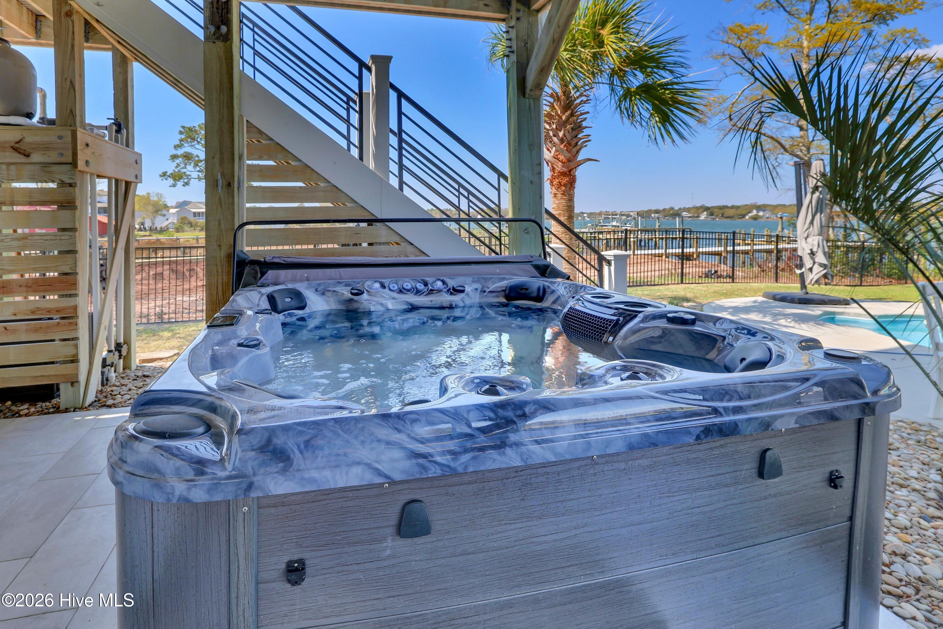 100564139 | Photo 50