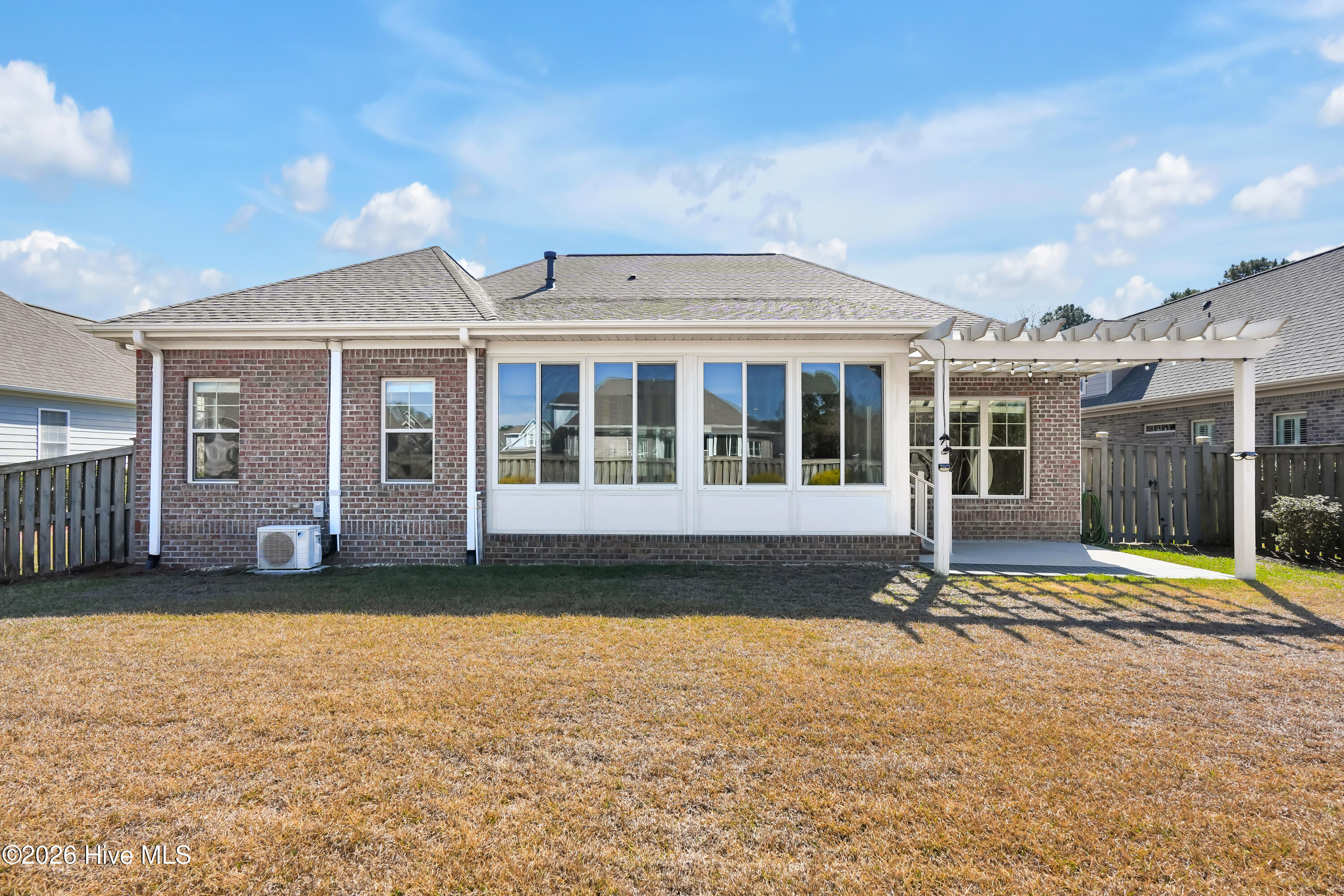 100562046 | Photo 33