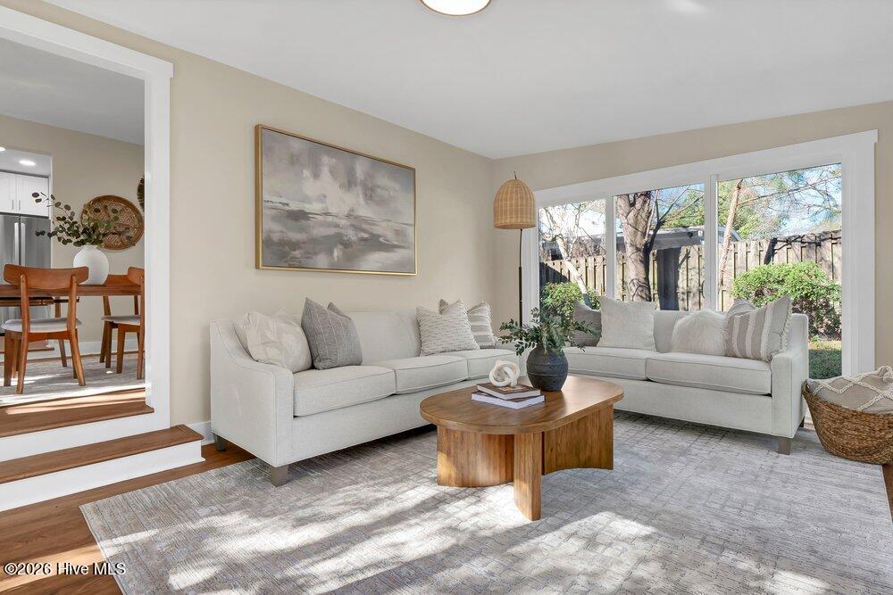 100560738 | Photo 17