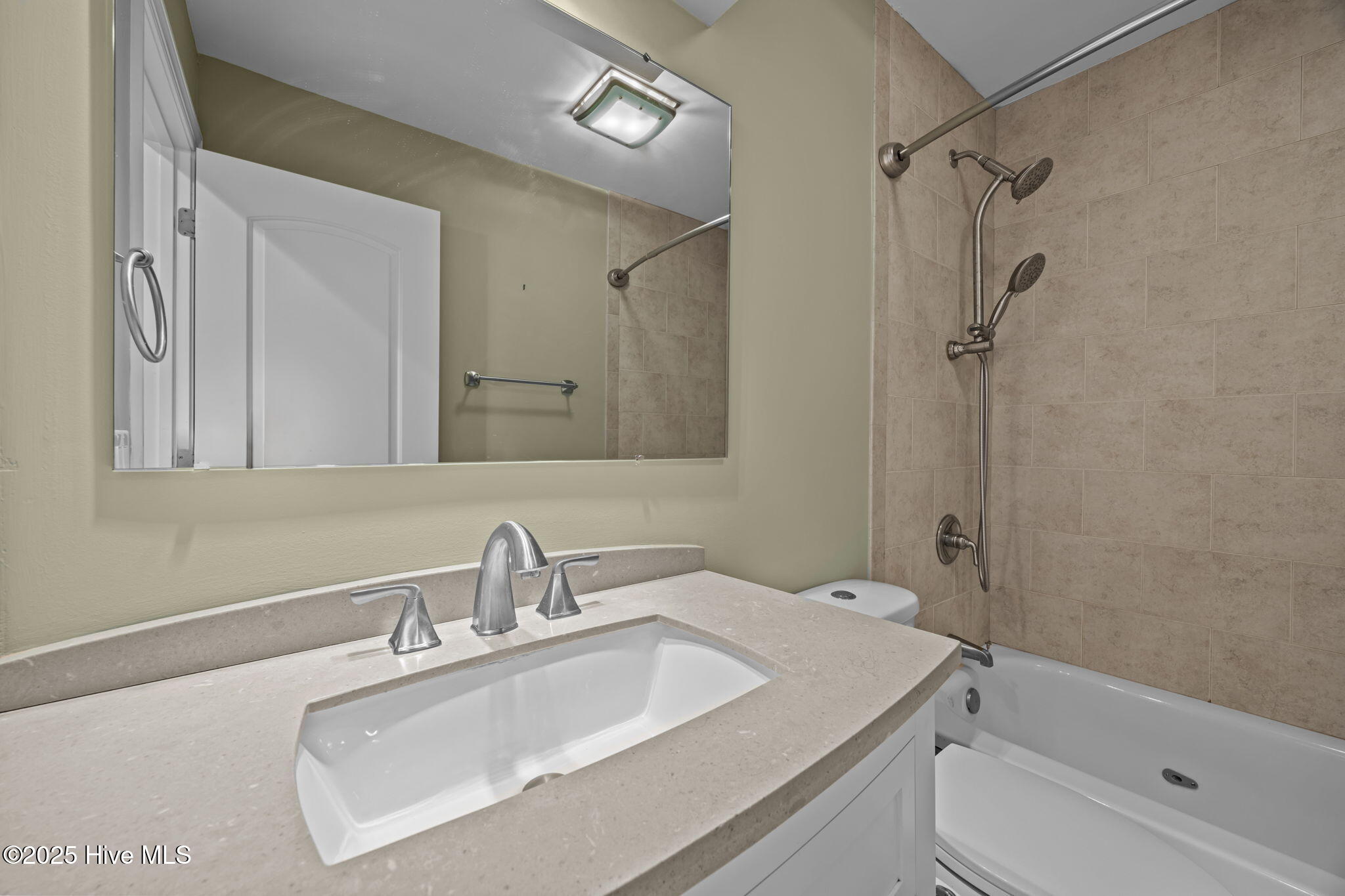 100546407 | Photo 17