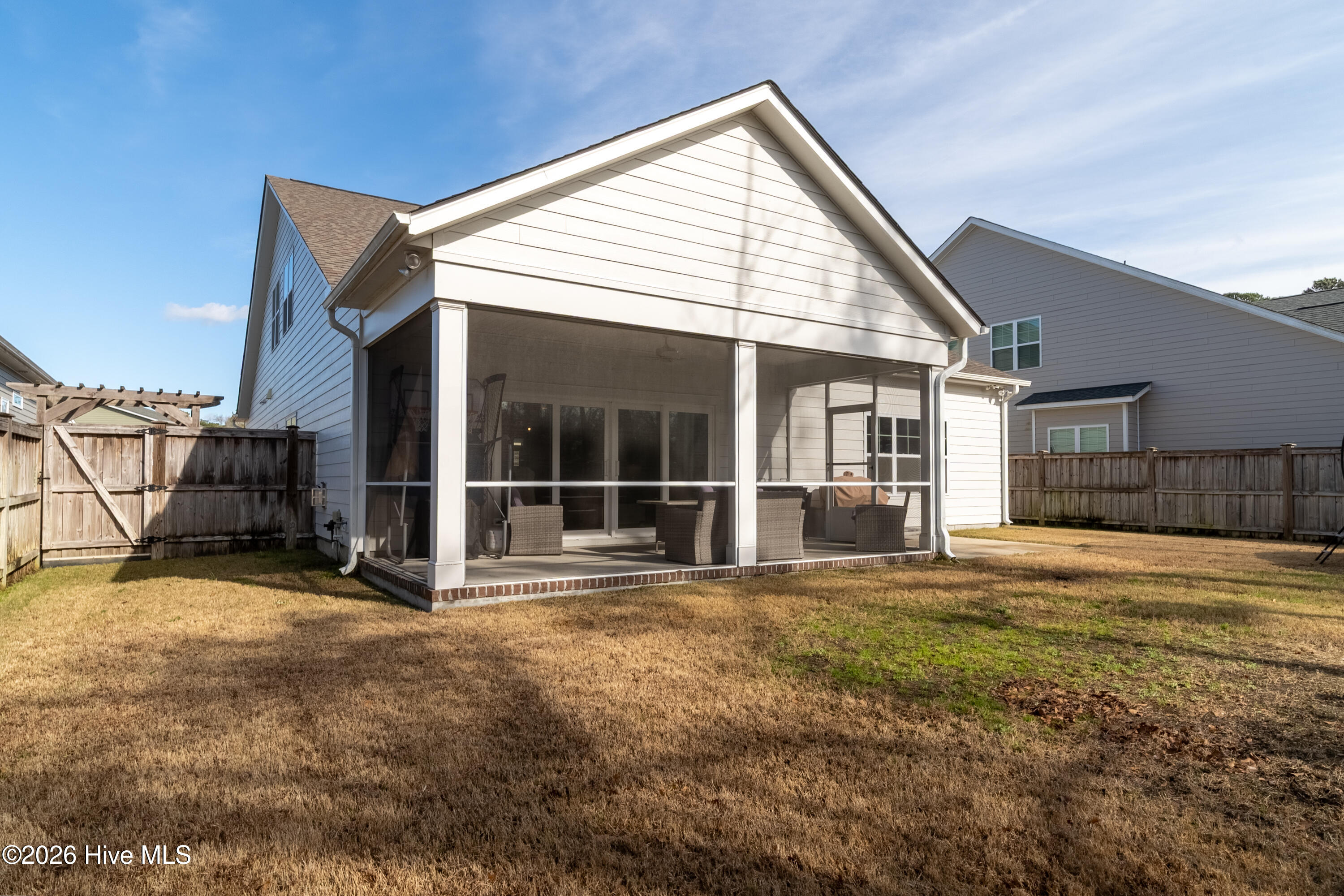 100549108 | Photo 49