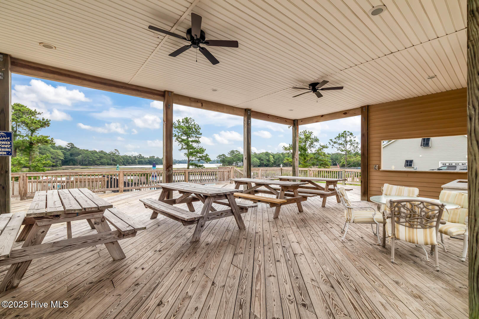 100544097 | Photo 79