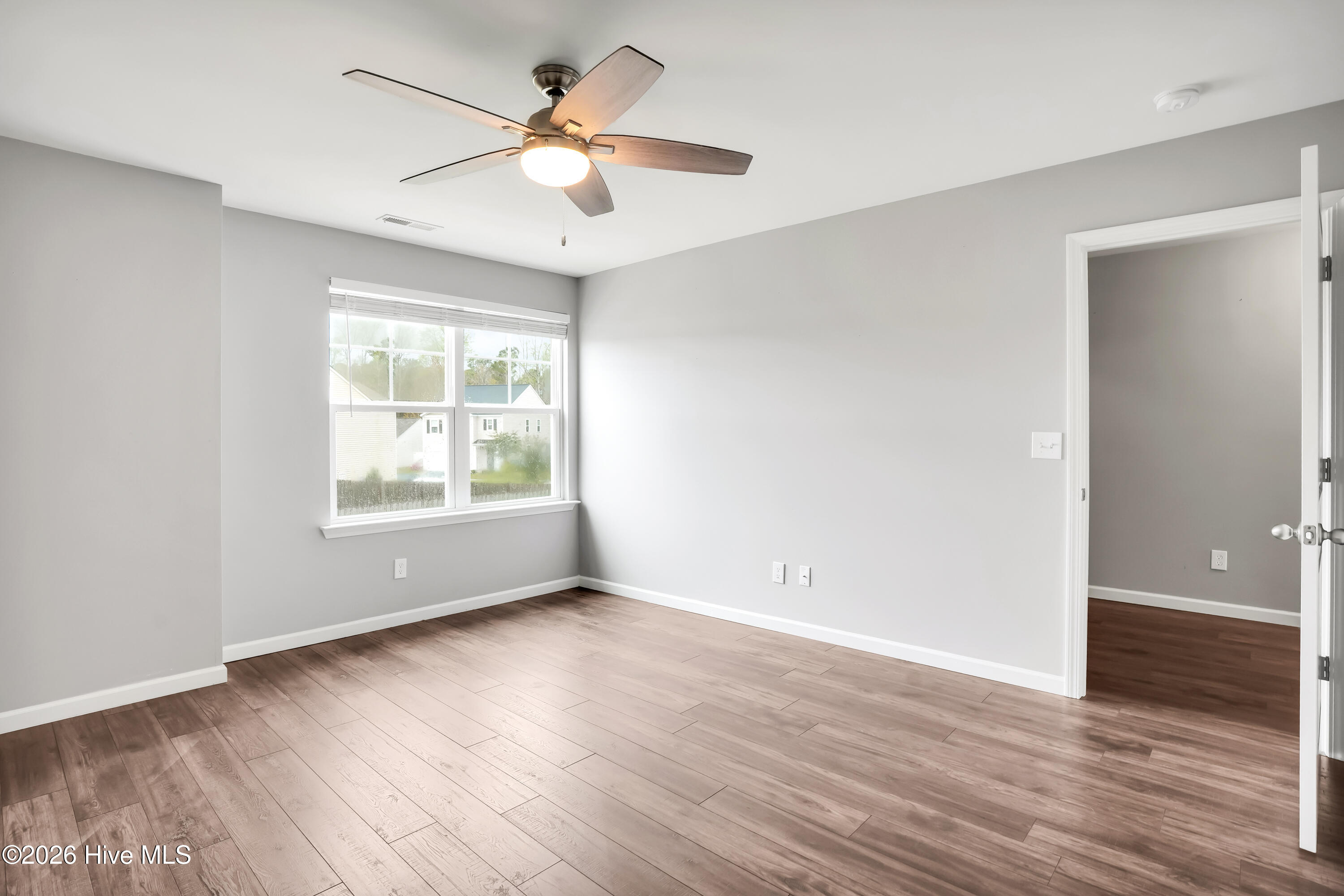 100548211 | Photo 30