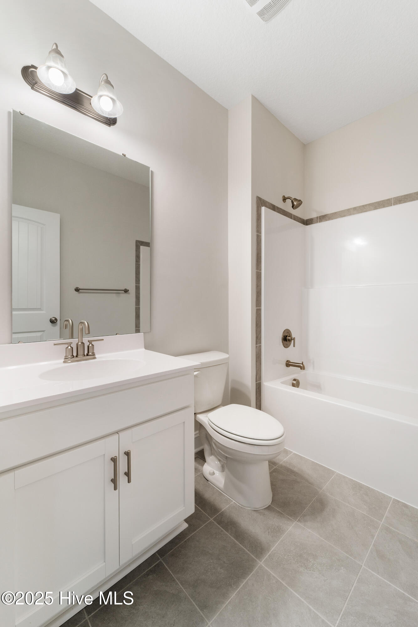 100508343 | Photo 18