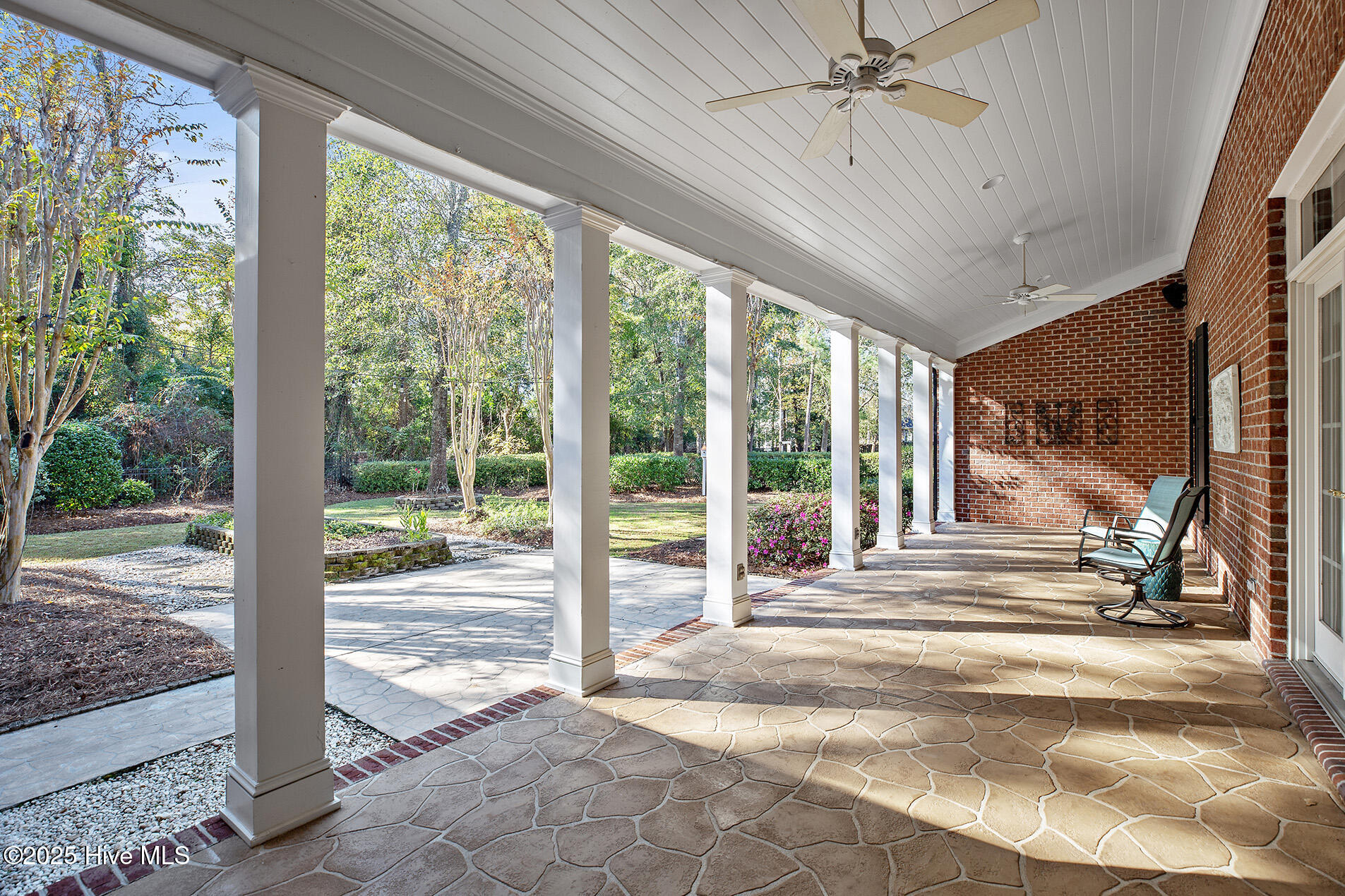 100545737 | Photo 85