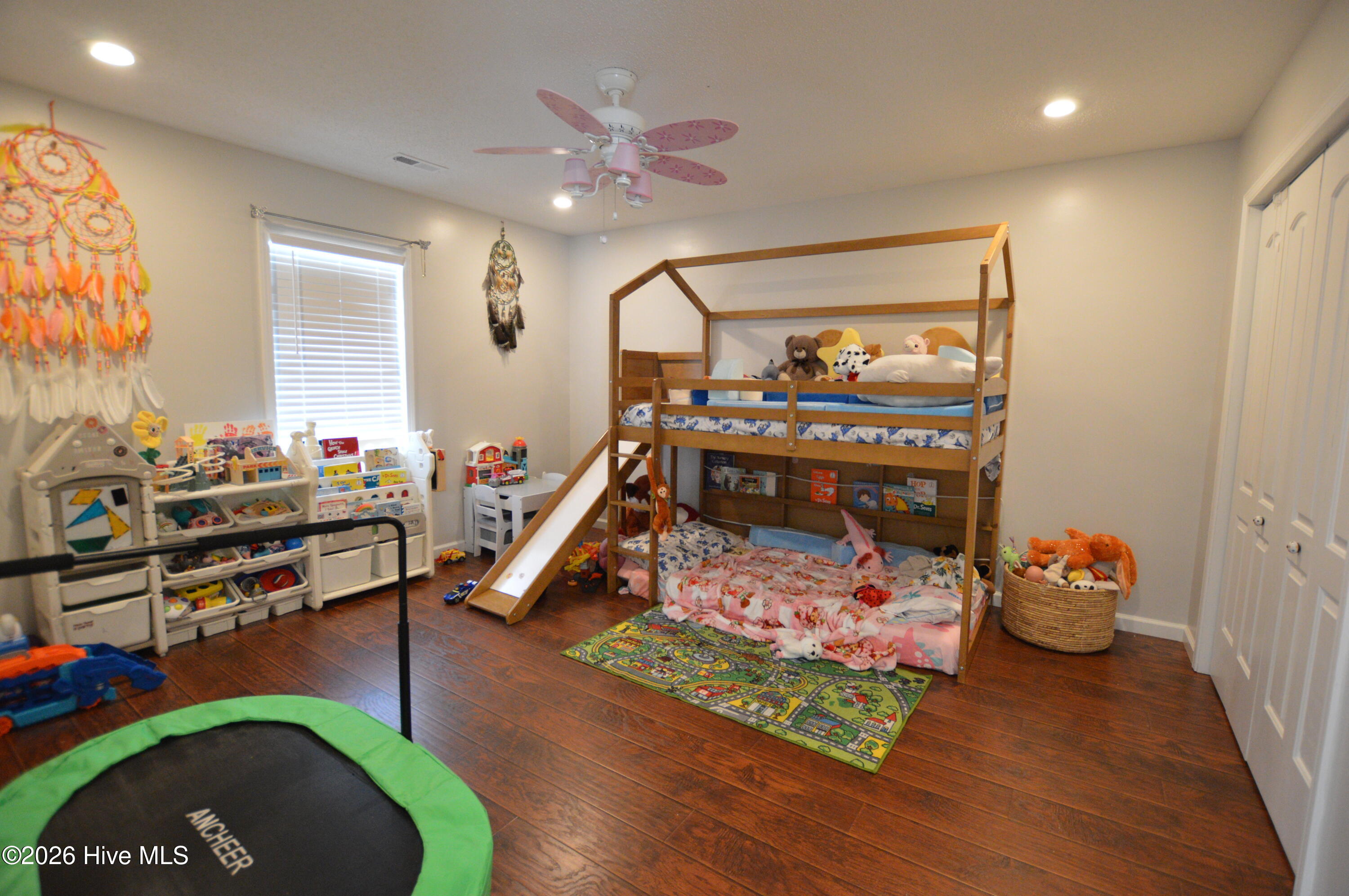 100557684 | Photo 13