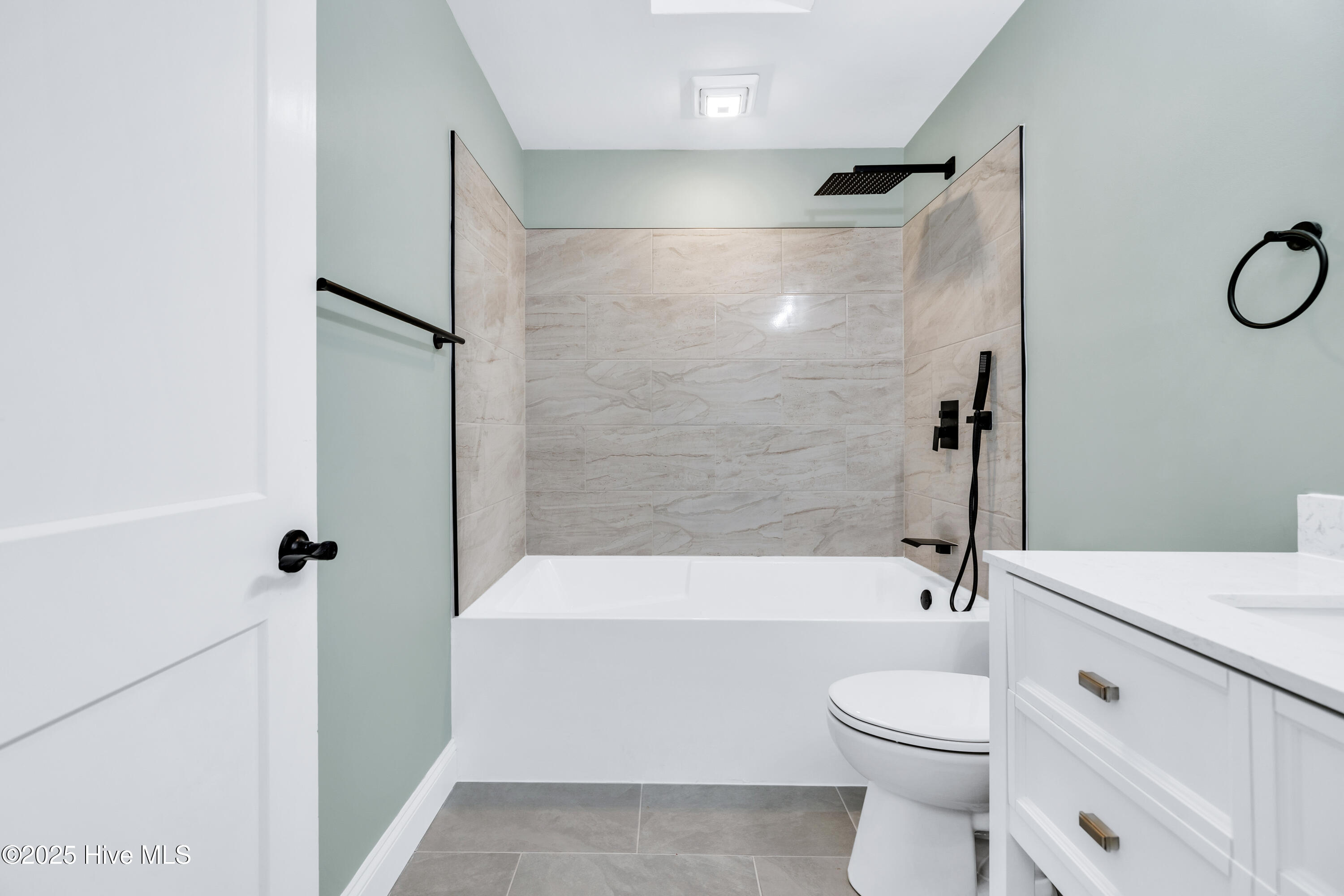 100545827 | Photo 21