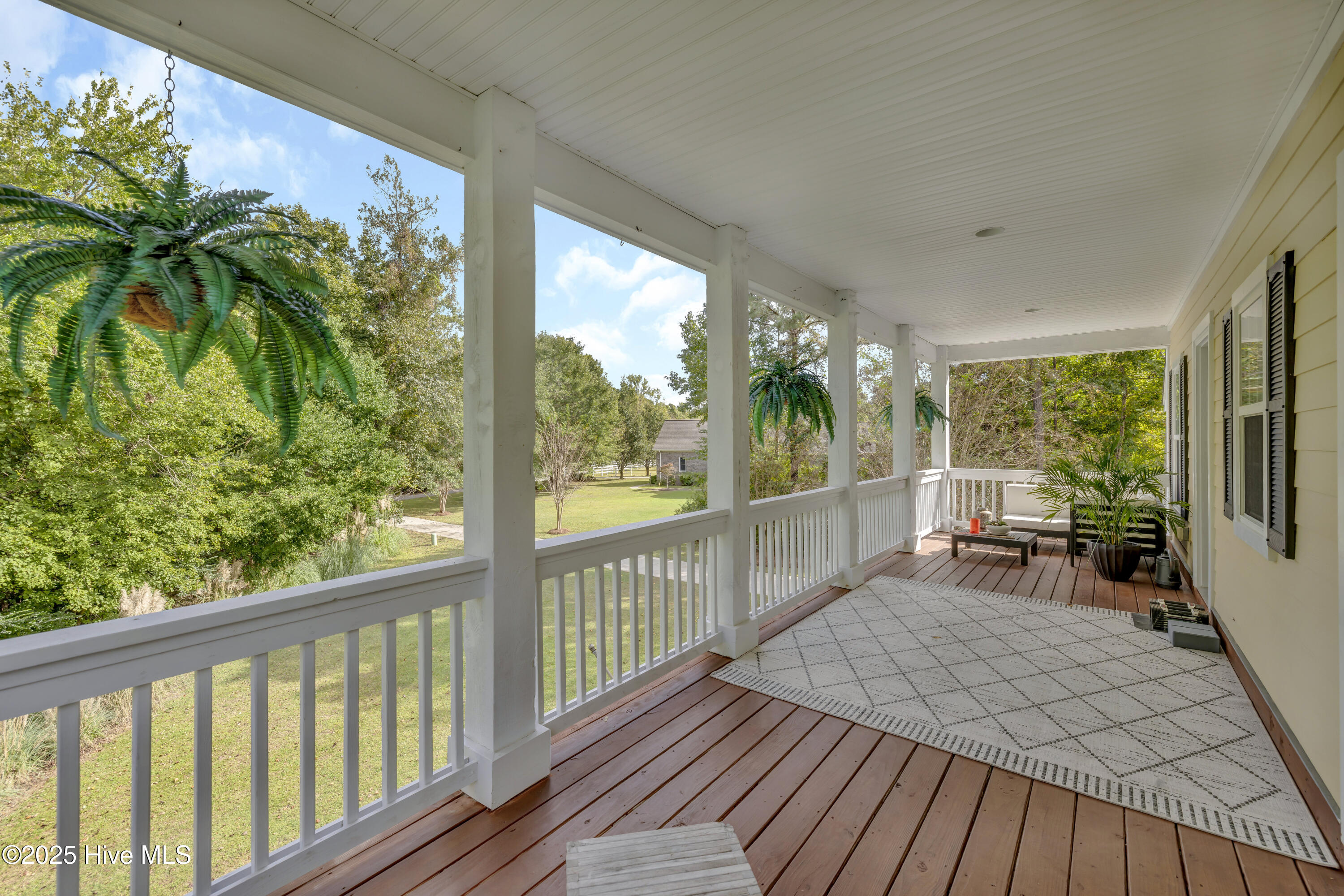 100533968 | Photo 36