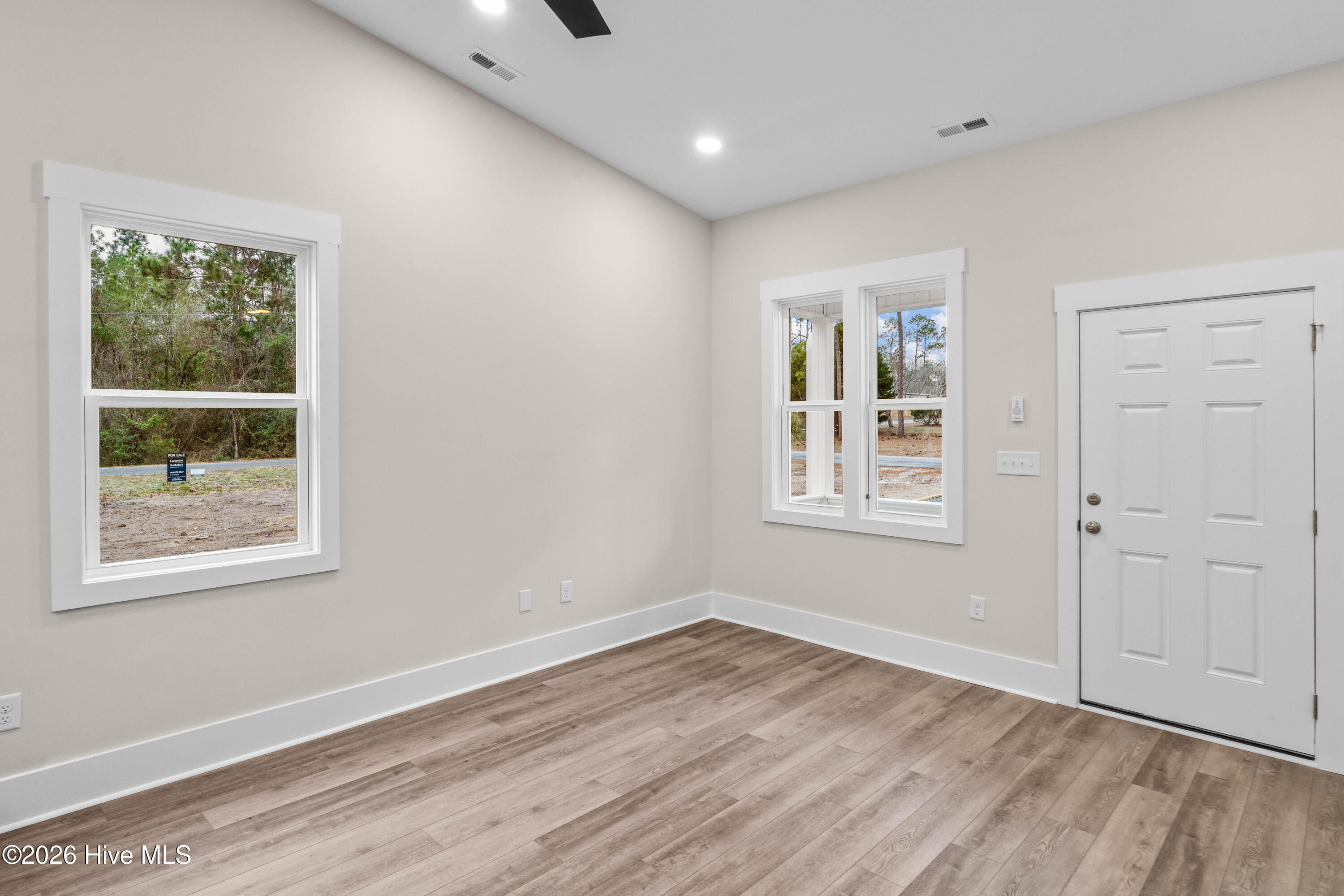 100523338 | Photo 10