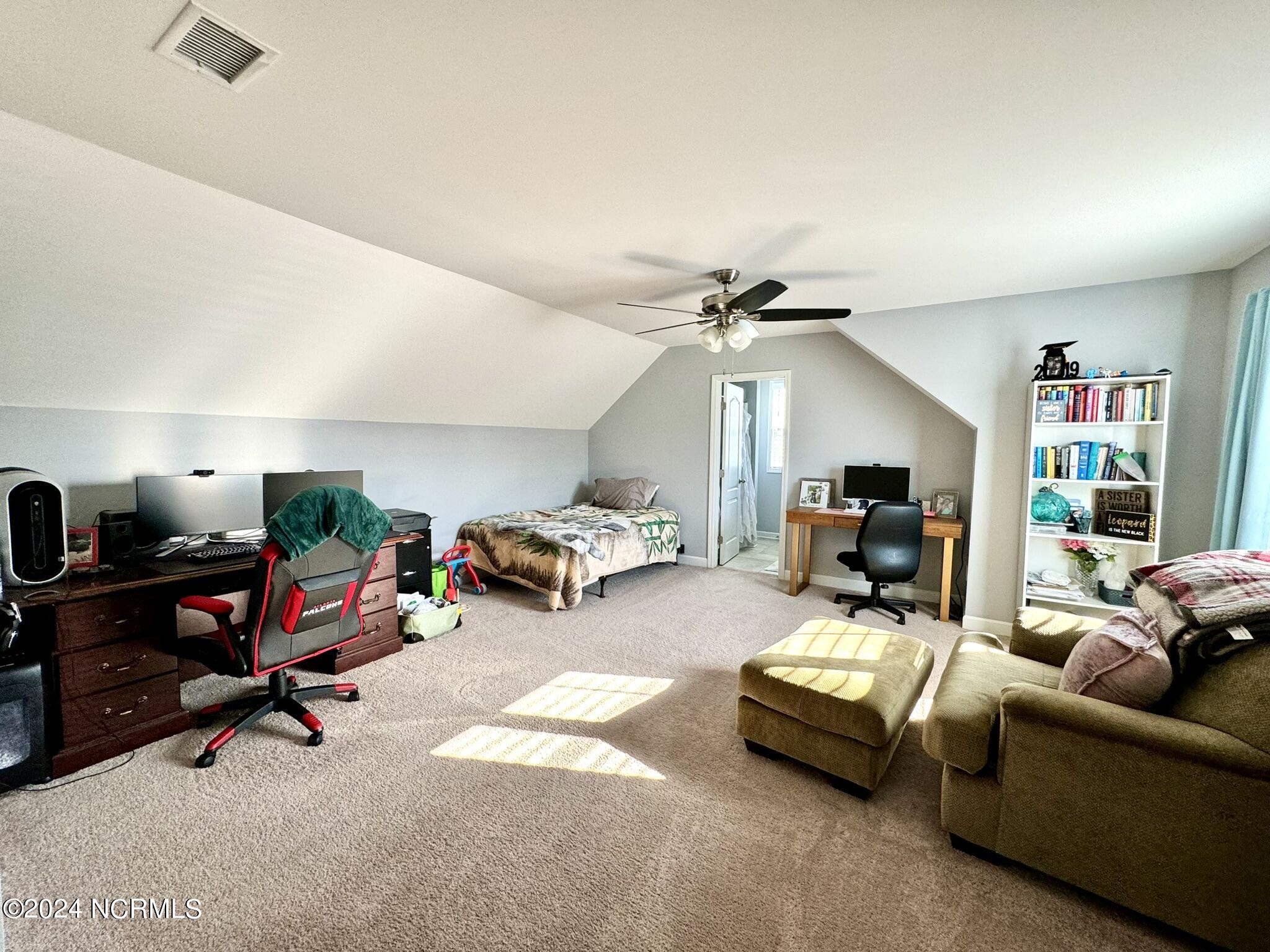 100552573 | Photo 14