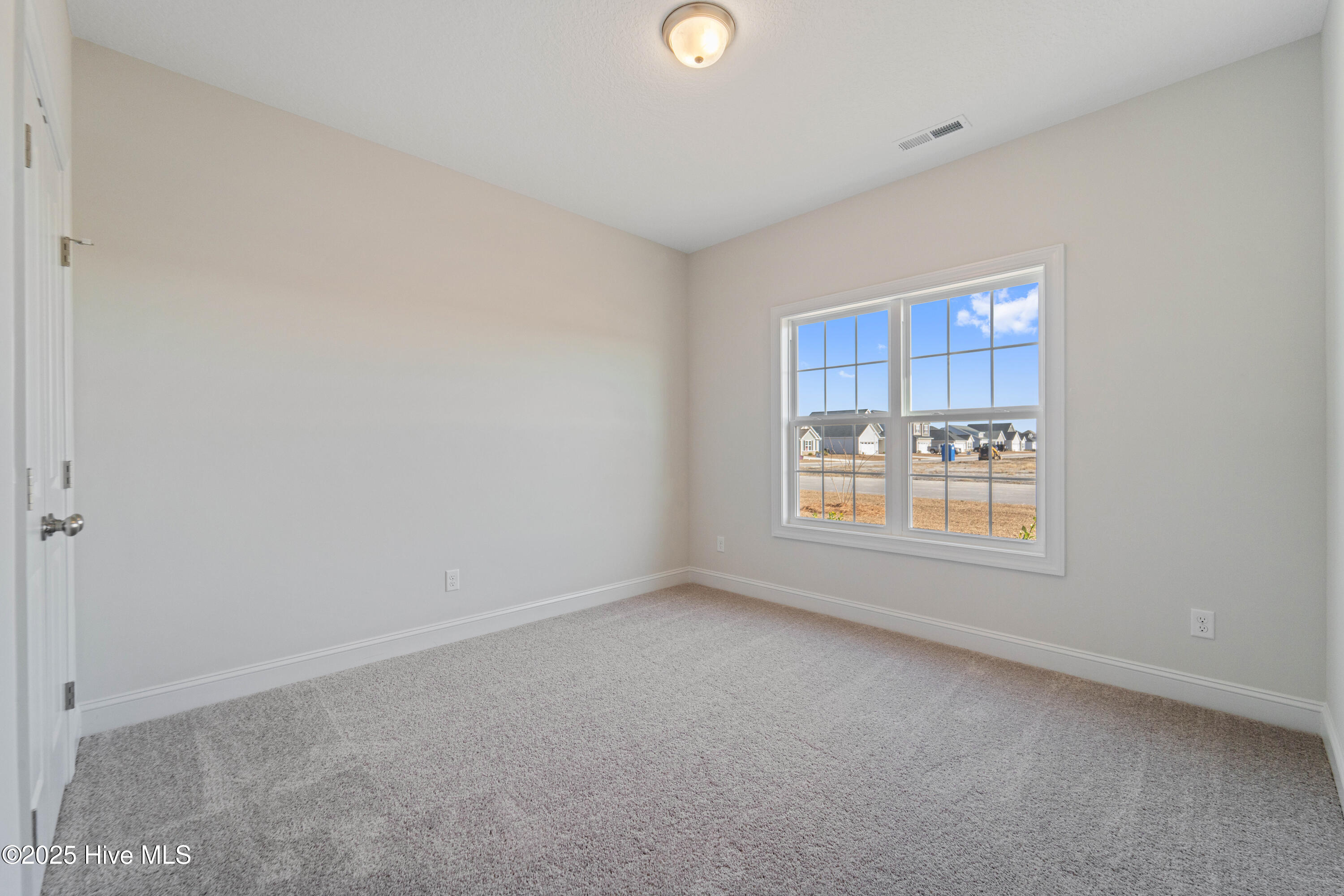 100521805 | Photo 15