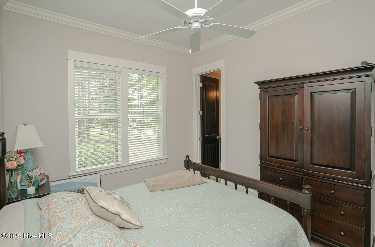 100566478 | Photo 38