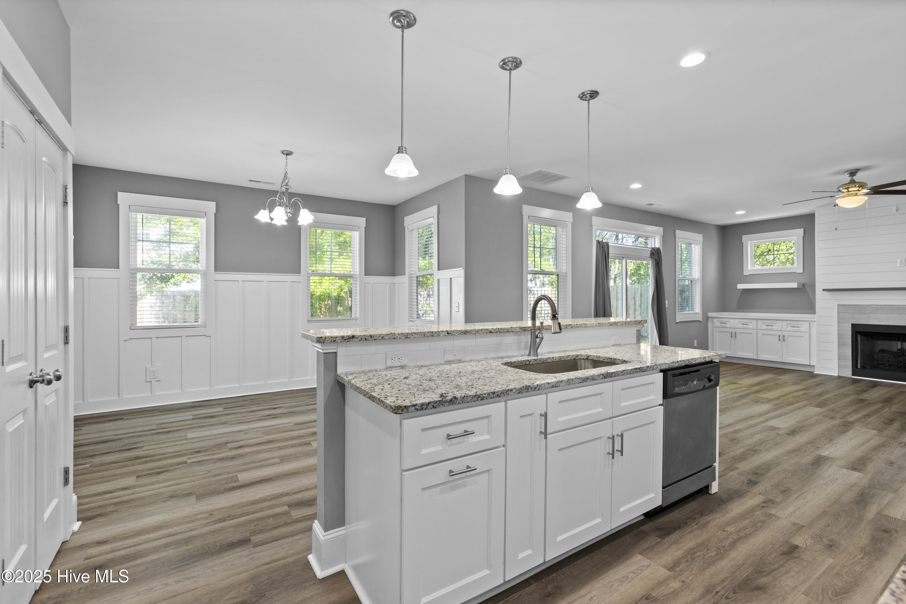 100569524 | Photo 10