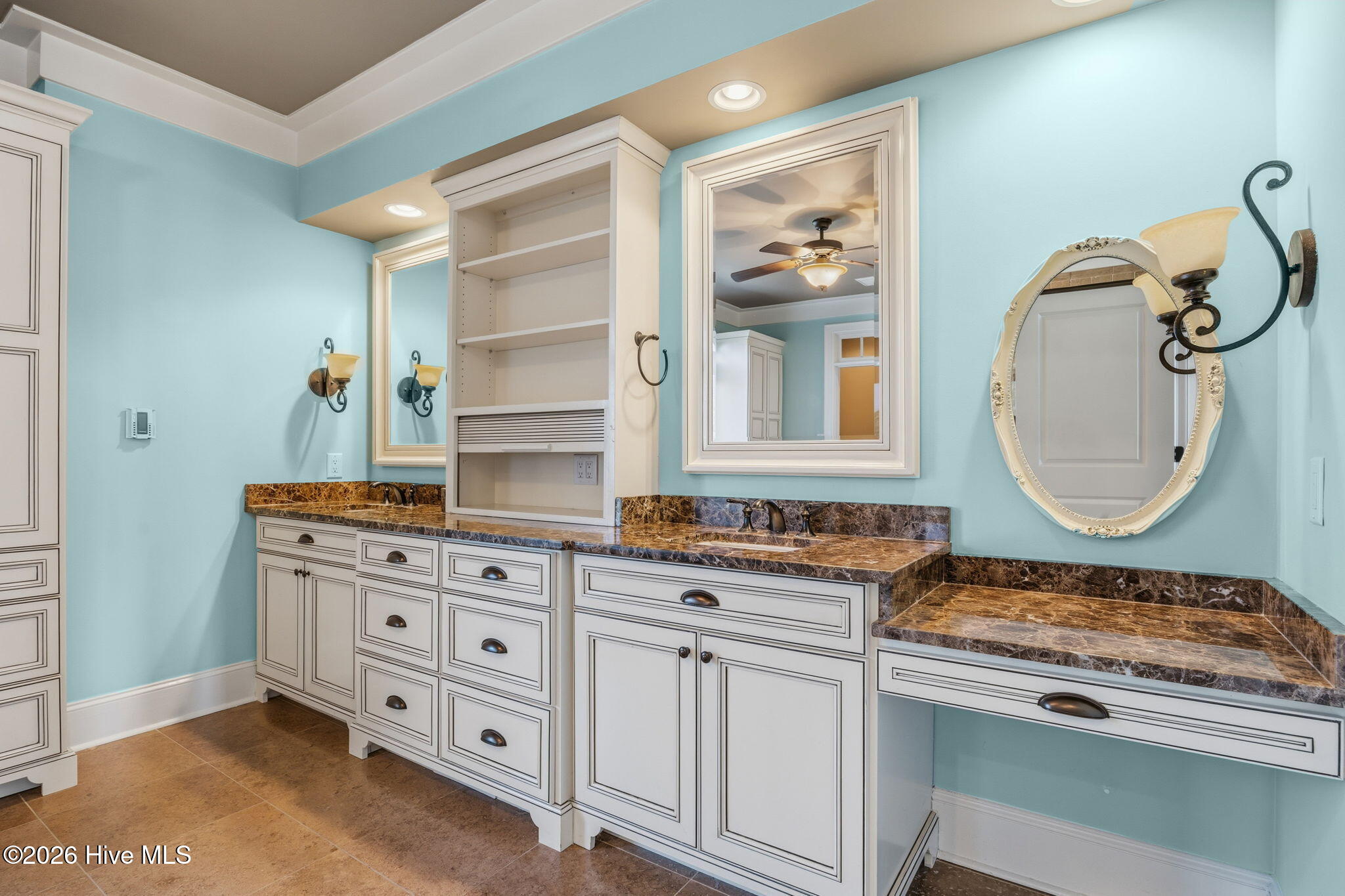 100561060 | Photo 24