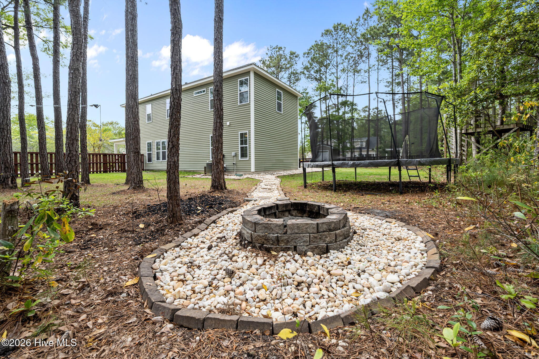 100565759 | Photo 40