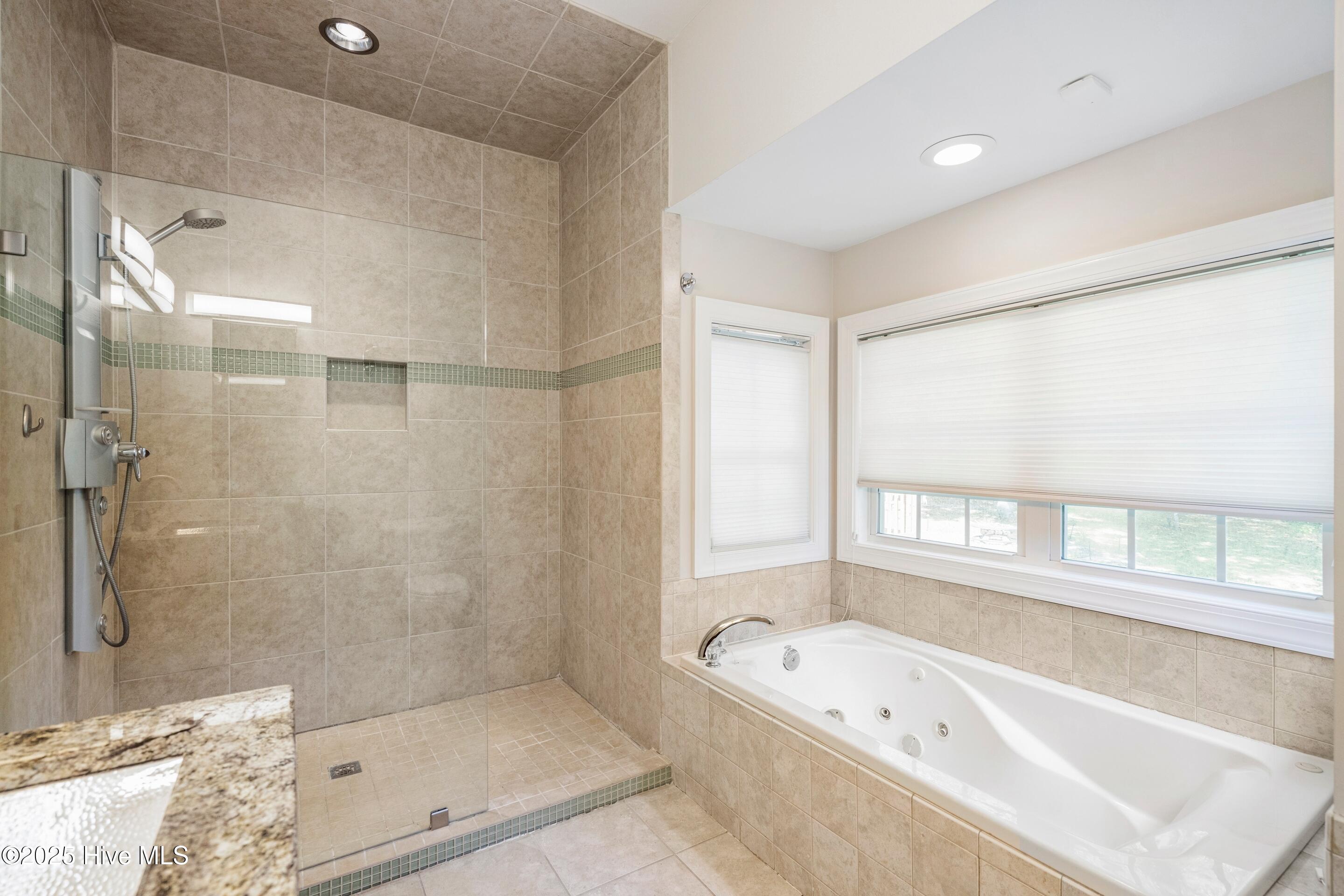 100537413 | Photo 32