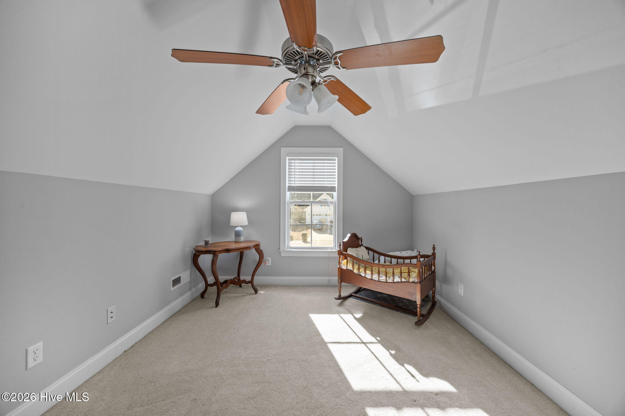 100548073 | Photo 33