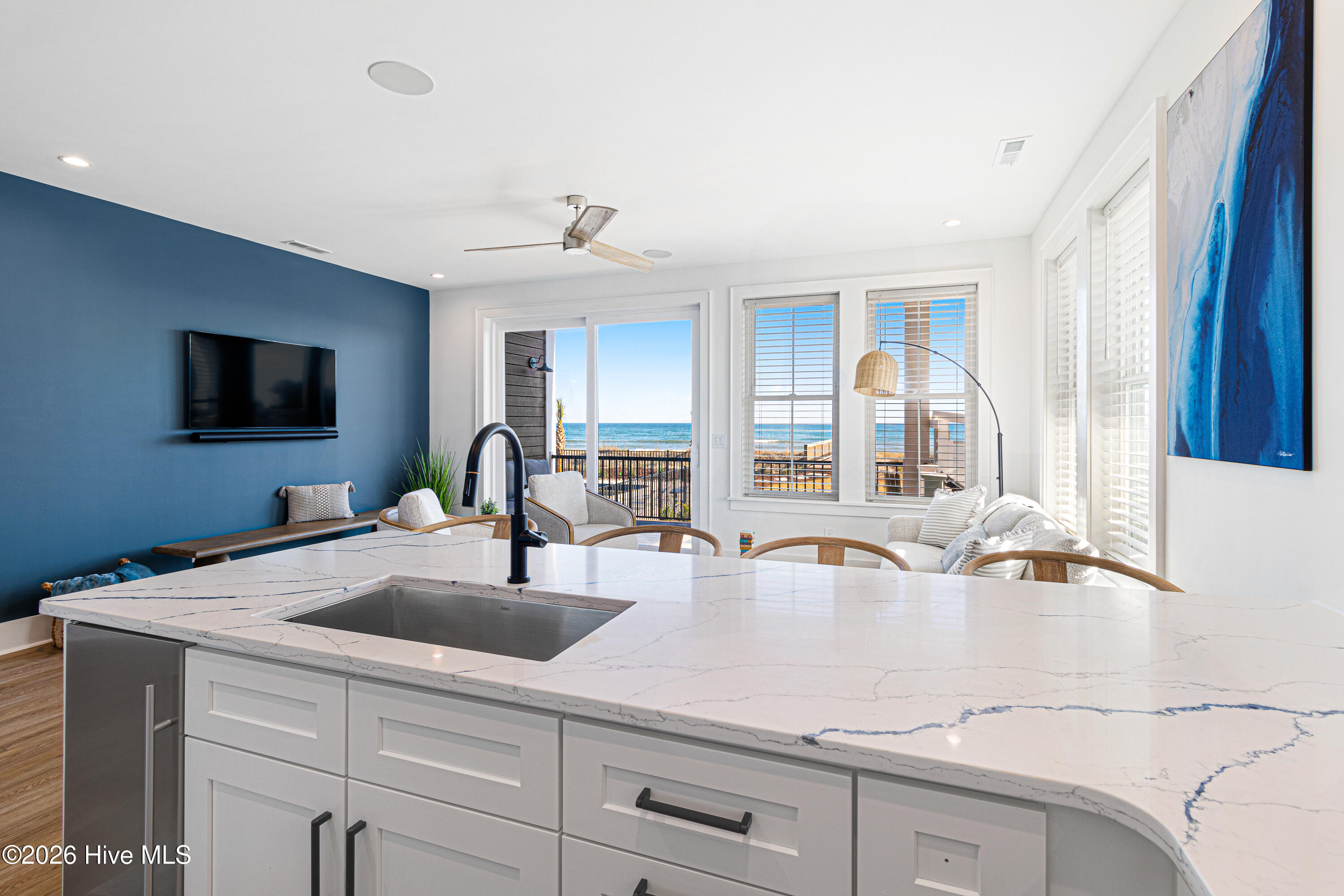 100567195 | Photo 18