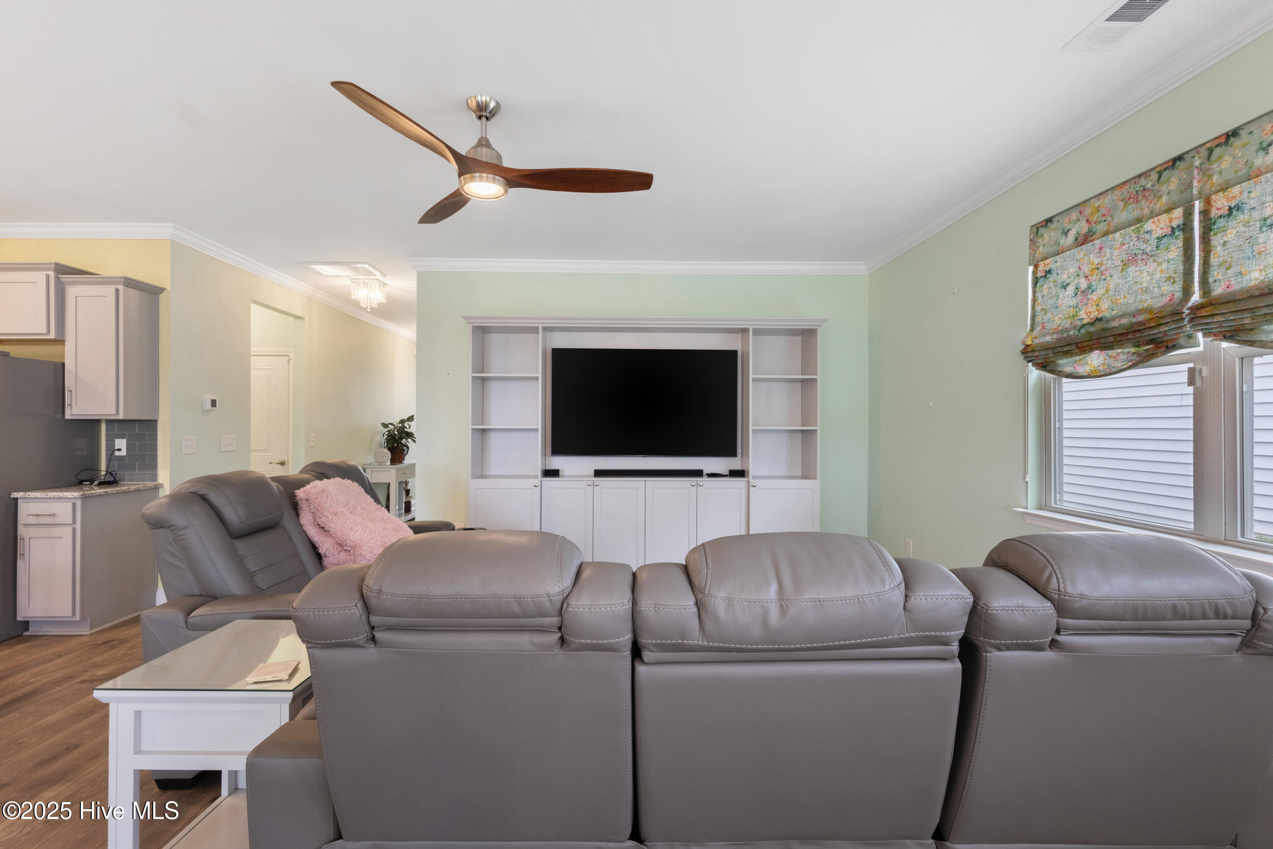 100532546 | Photo 13